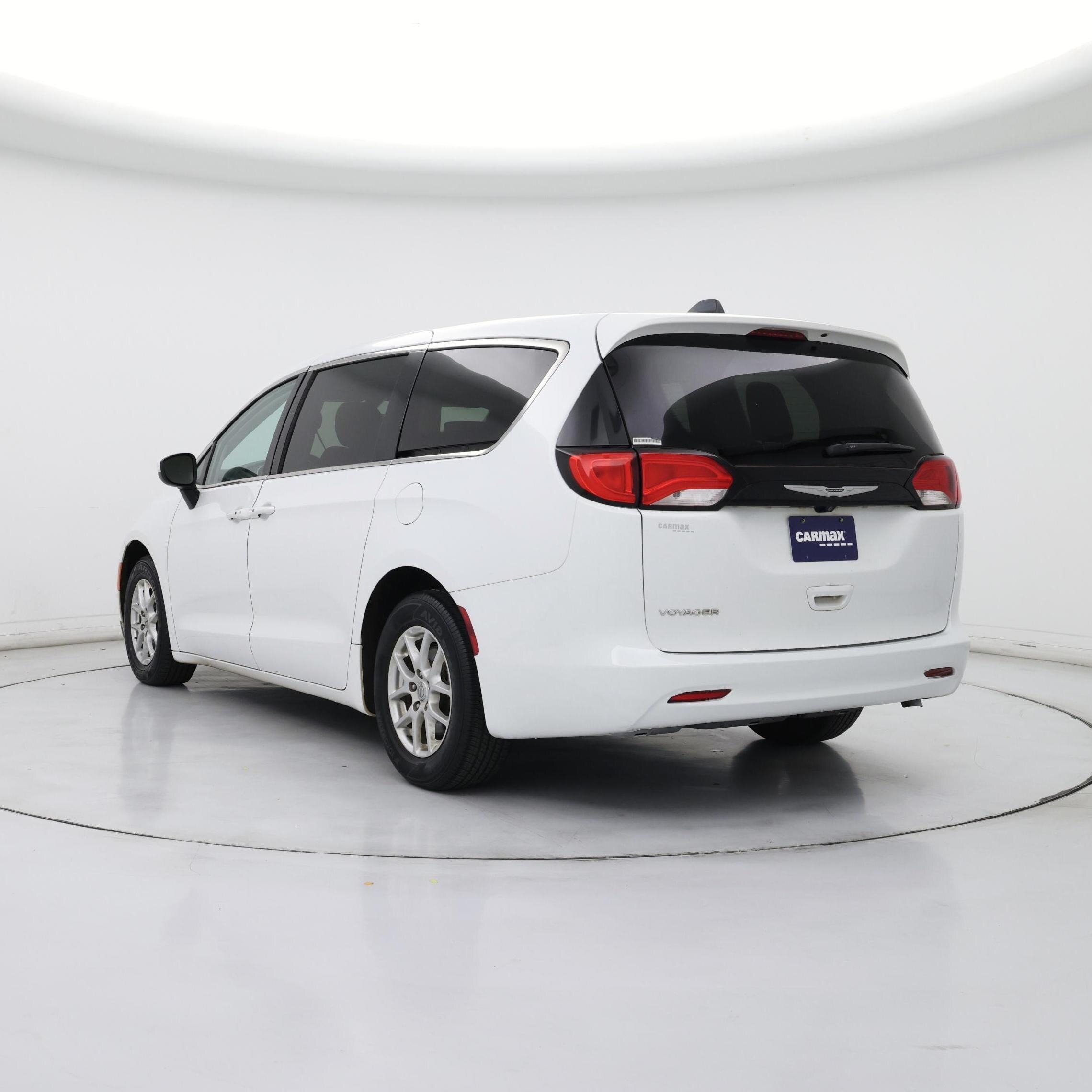 Thumbnail: 2022 Chrysler Voyager - 2