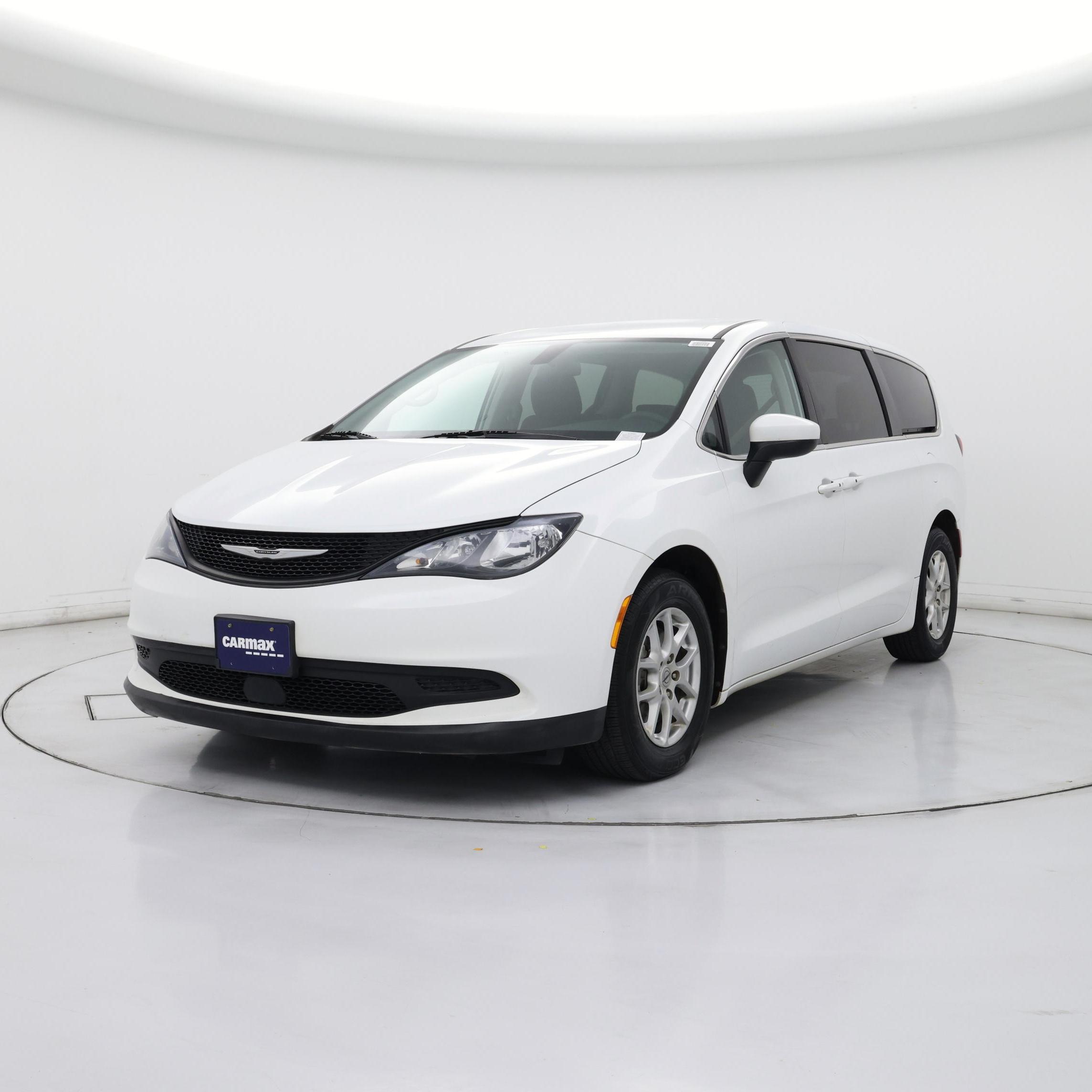 Thumbnail: 2022 Chrysler Voyager - 4