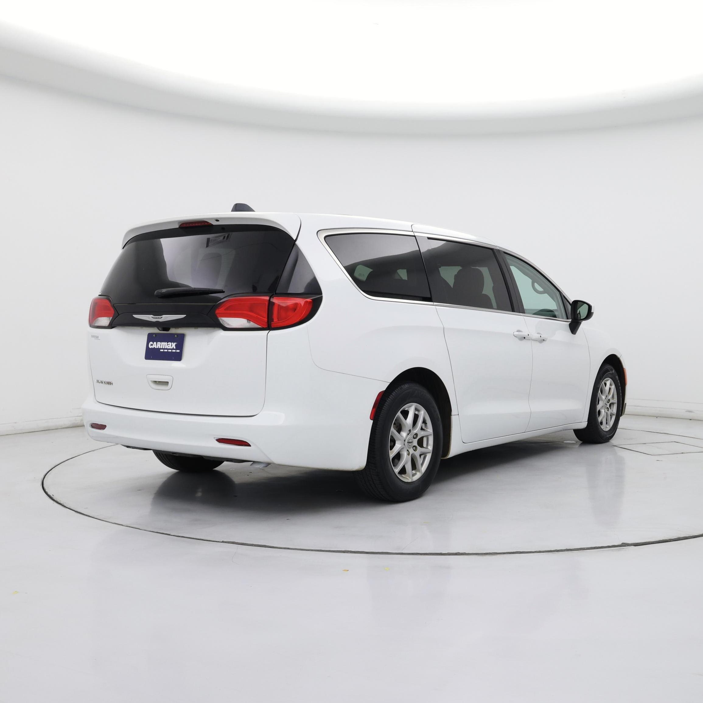 Thumbnail: 2022 Chrysler Voyager - 8