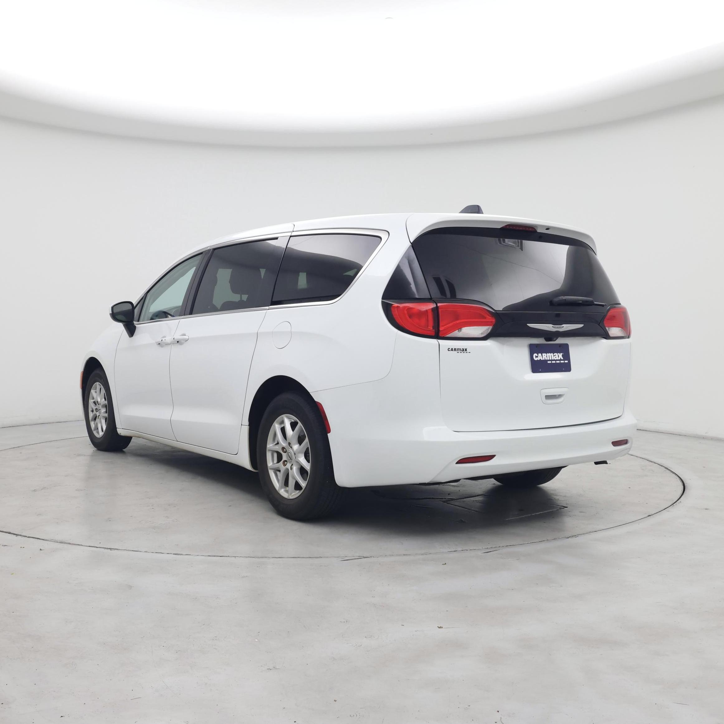 Thumbnail: 2022 Chrysler Voyager - 2
