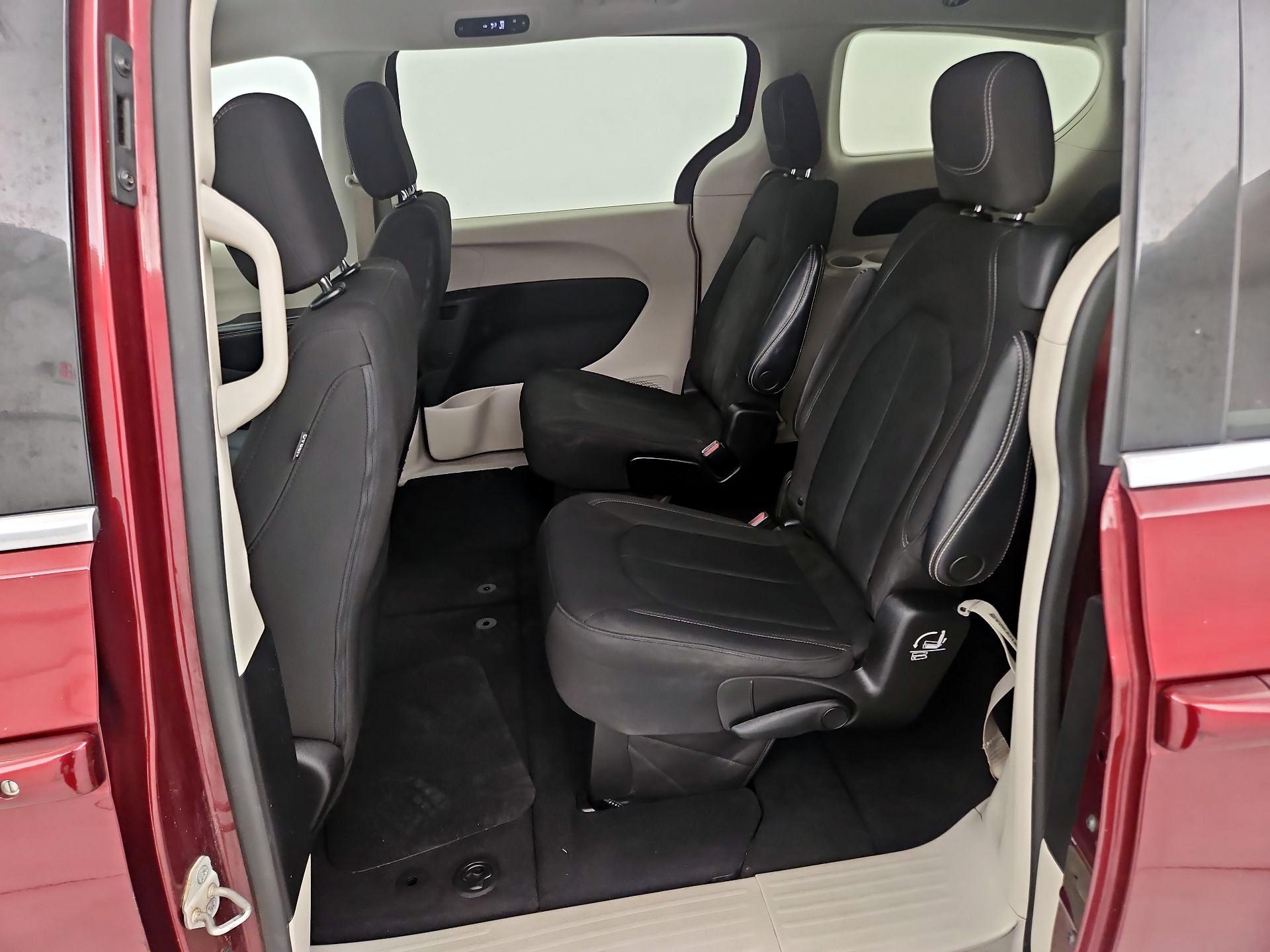 Thumbnail: 2022 Chrysler Voyager - 19