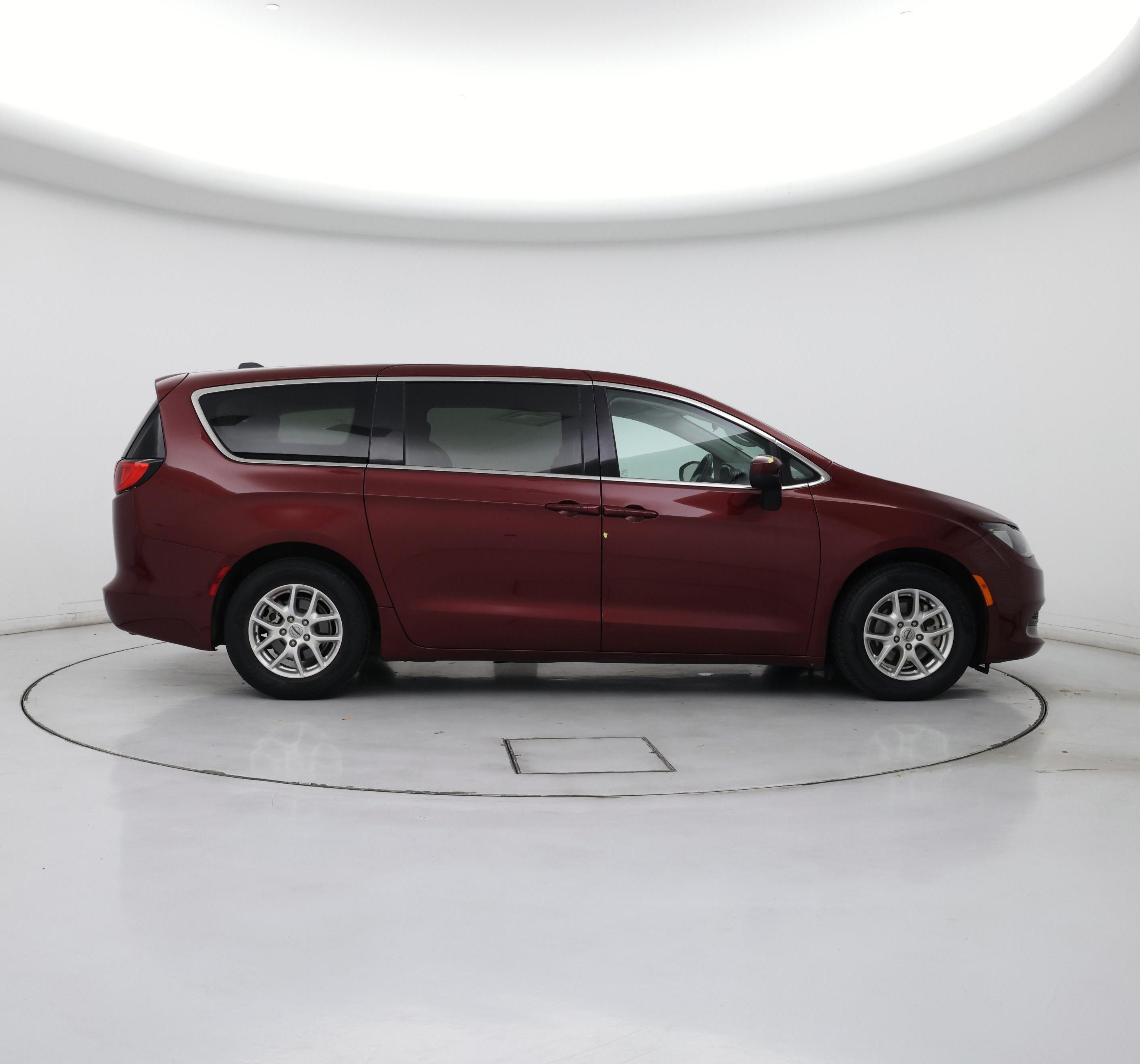 Thumbnail: 2022 Chrysler Voyager - 7