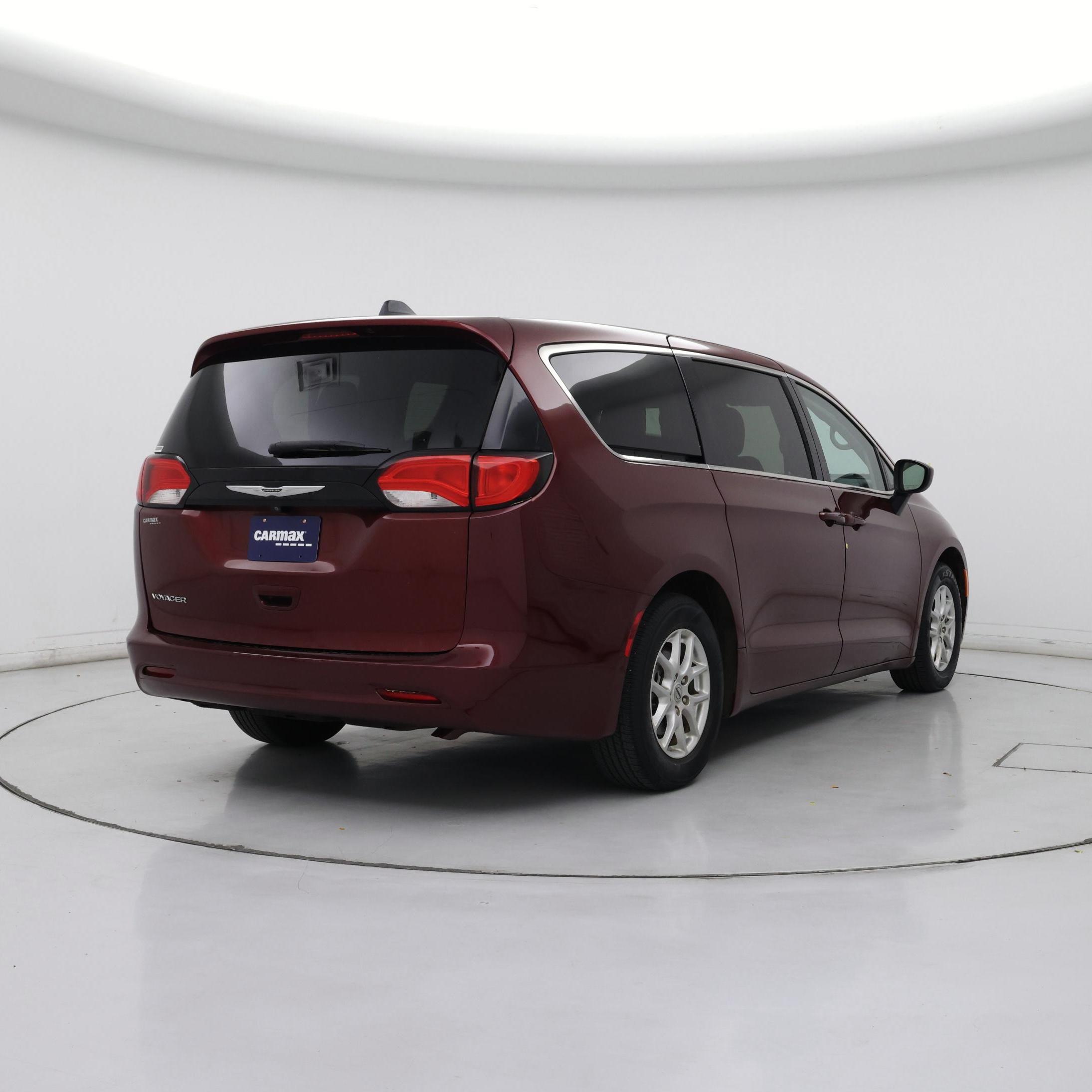 Thumbnail: 2022 Chrysler Voyager - 8