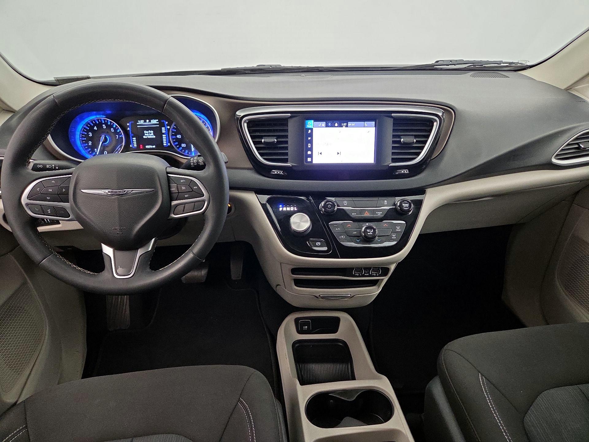 Thumbnail: 2022 Chrysler Voyager - 9