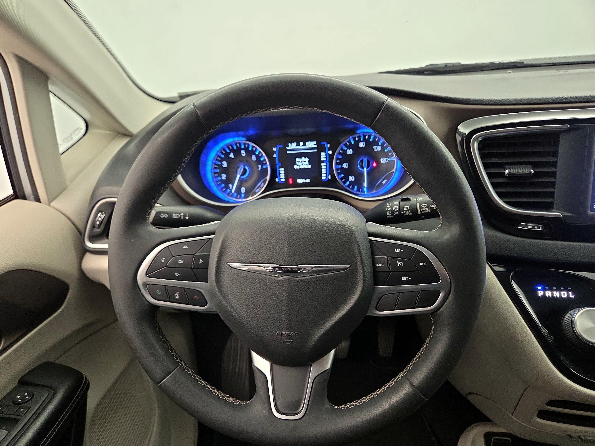 Thumbnail: 2022 Chrysler Voyager - 10