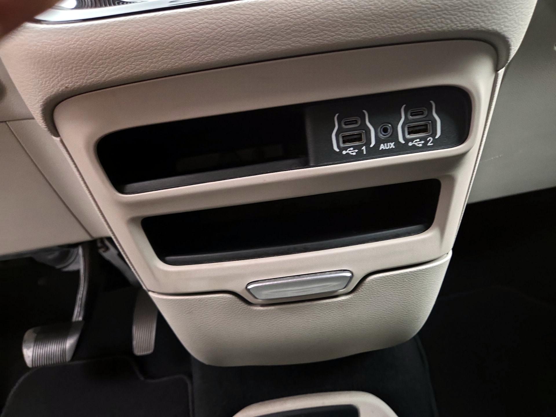 Thumbnail: 2022 Chrysler Voyager - 18