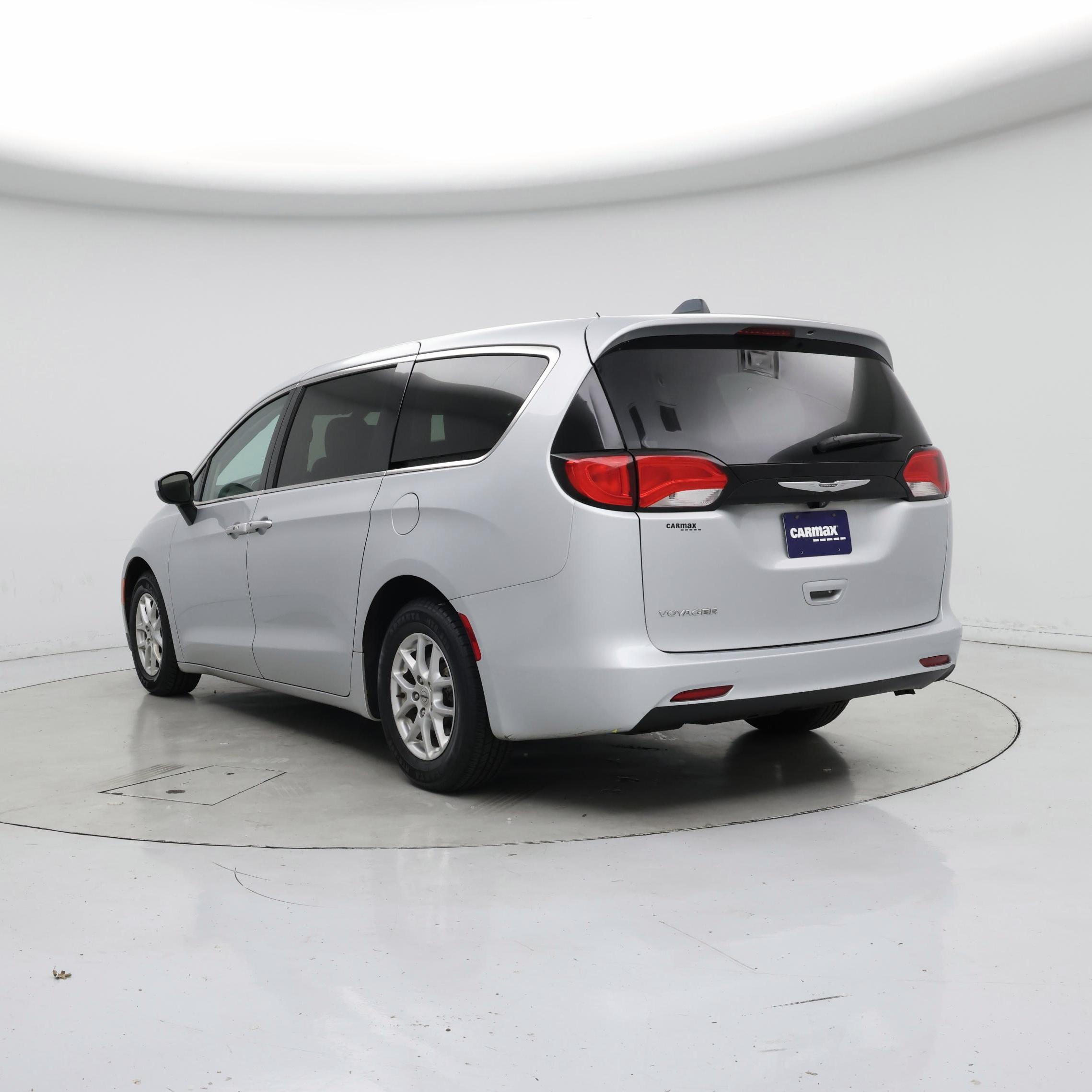 Thumbnail: 2022 Chrysler Voyager - 2
