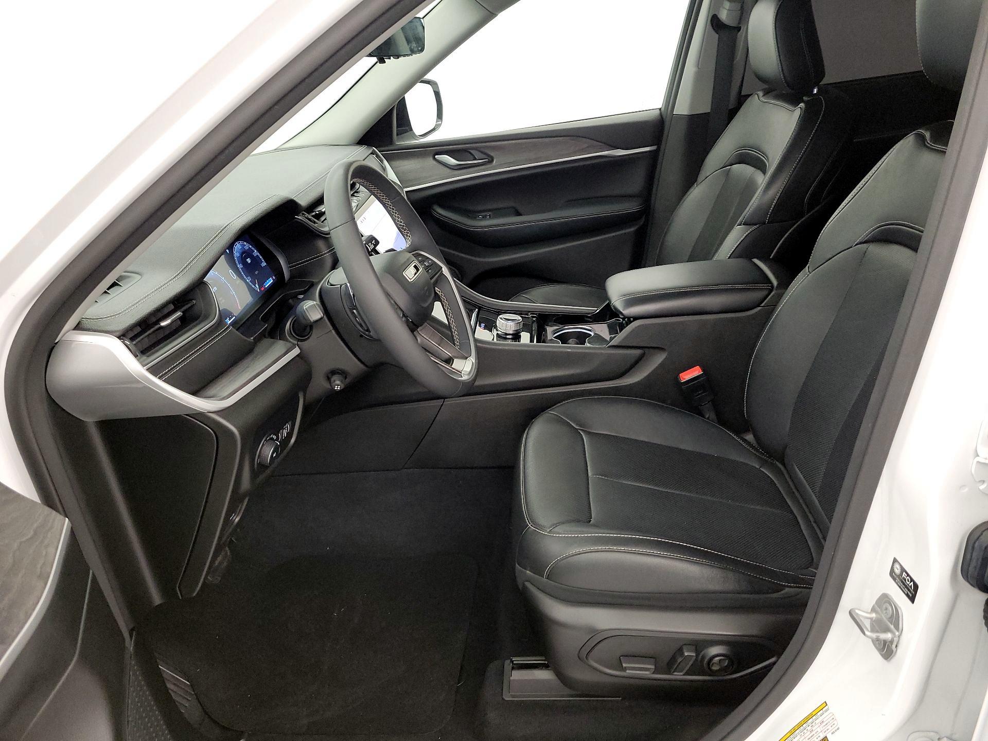 Thumbnail: 2023 Jeep Grand Cherokee - 11