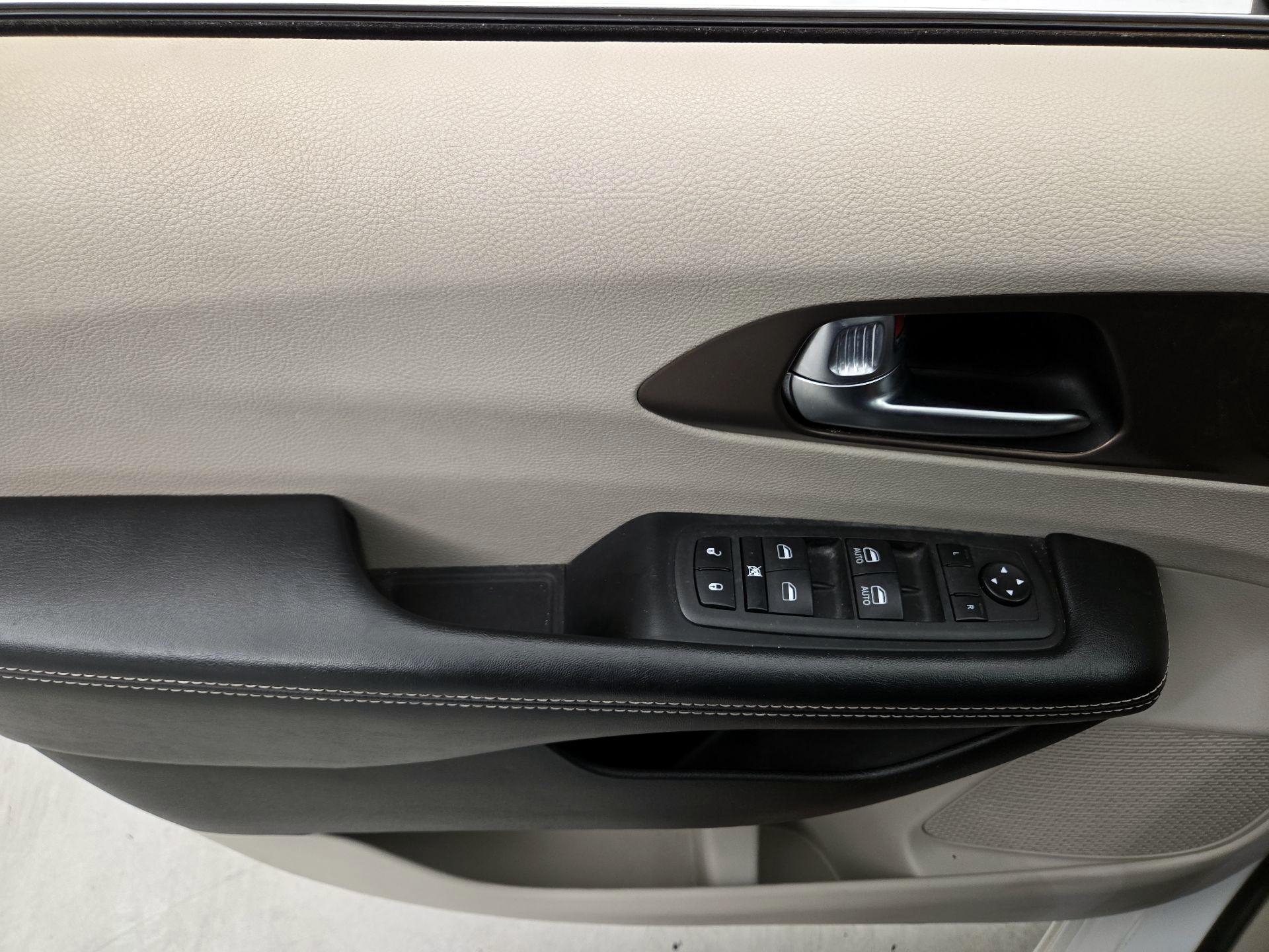 Thumbnail: 2022 Chrysler Voyager - 12