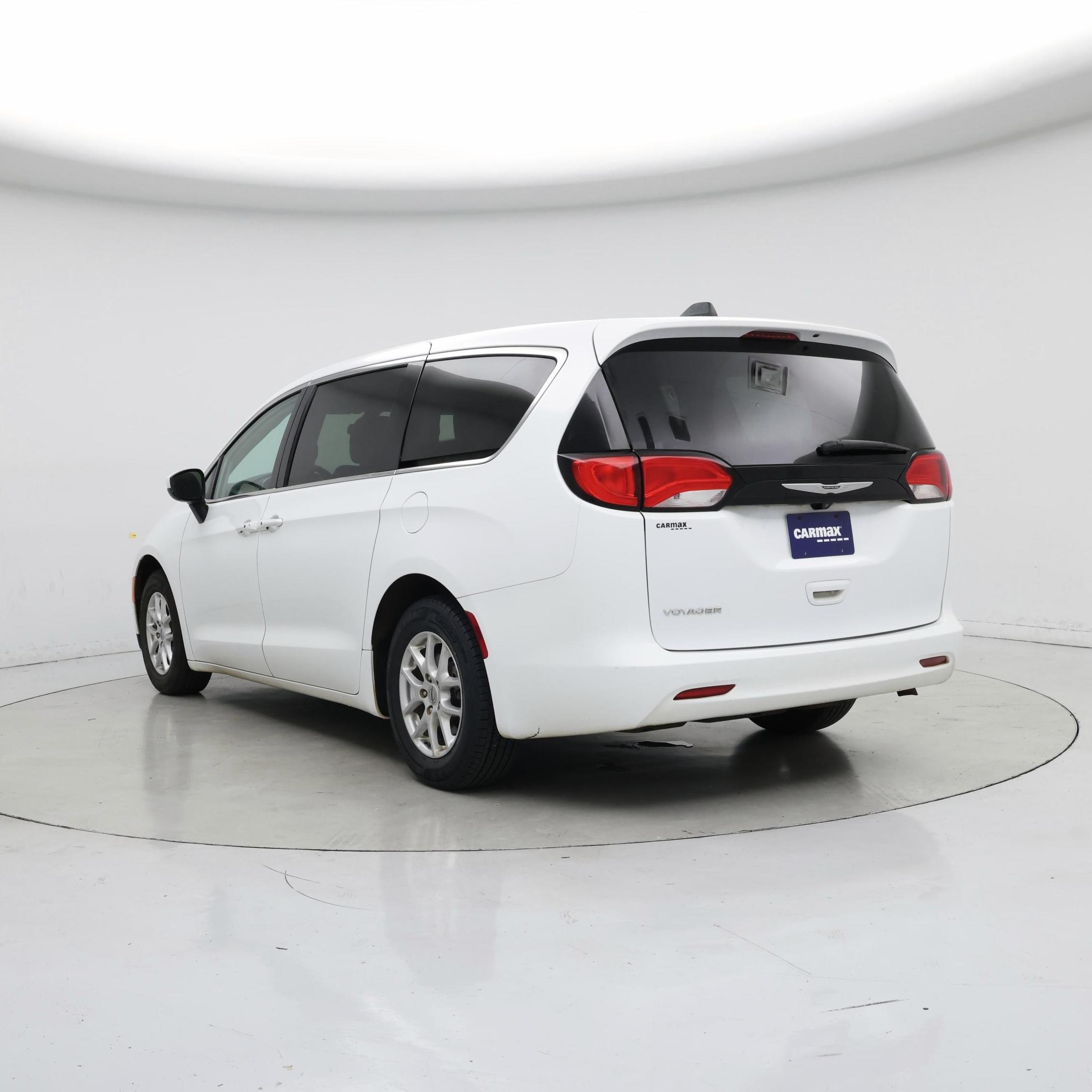 Thumbnail: 2022 Chrysler Voyager - 2