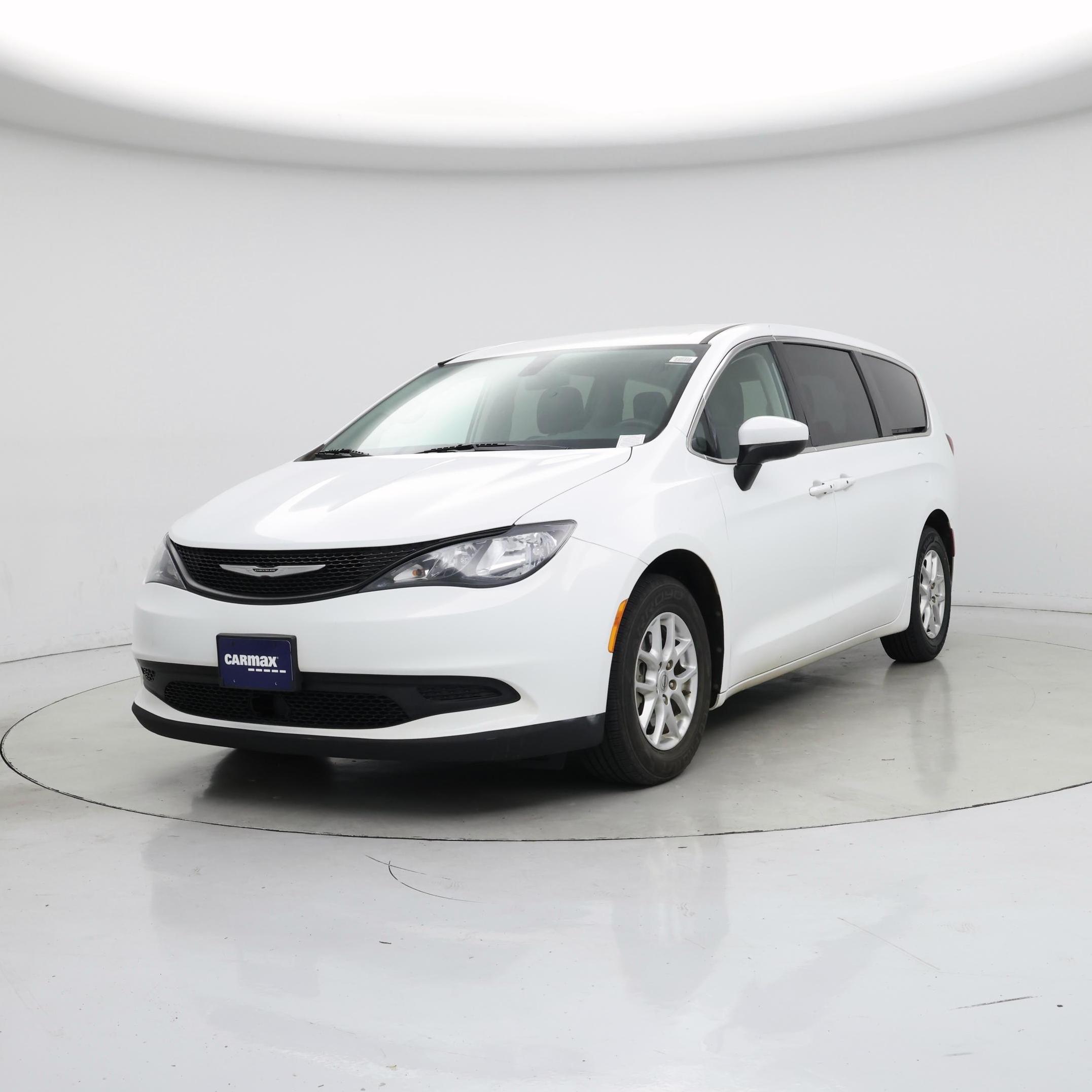 Thumbnail: 2022 Chrysler Voyager - 4
