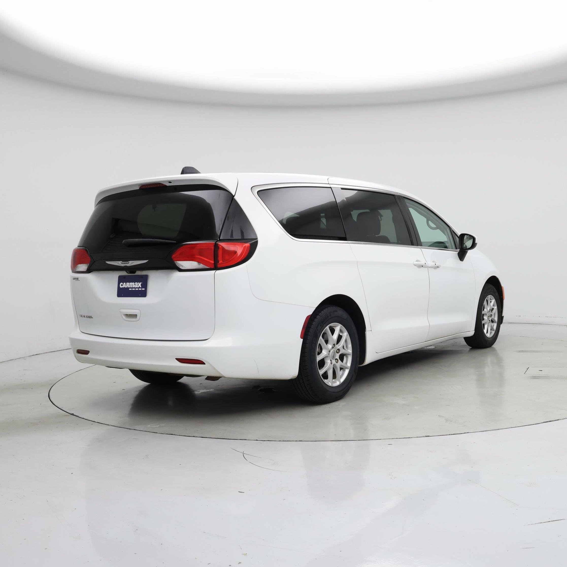 Thumbnail: 2022 Chrysler Voyager - 8
