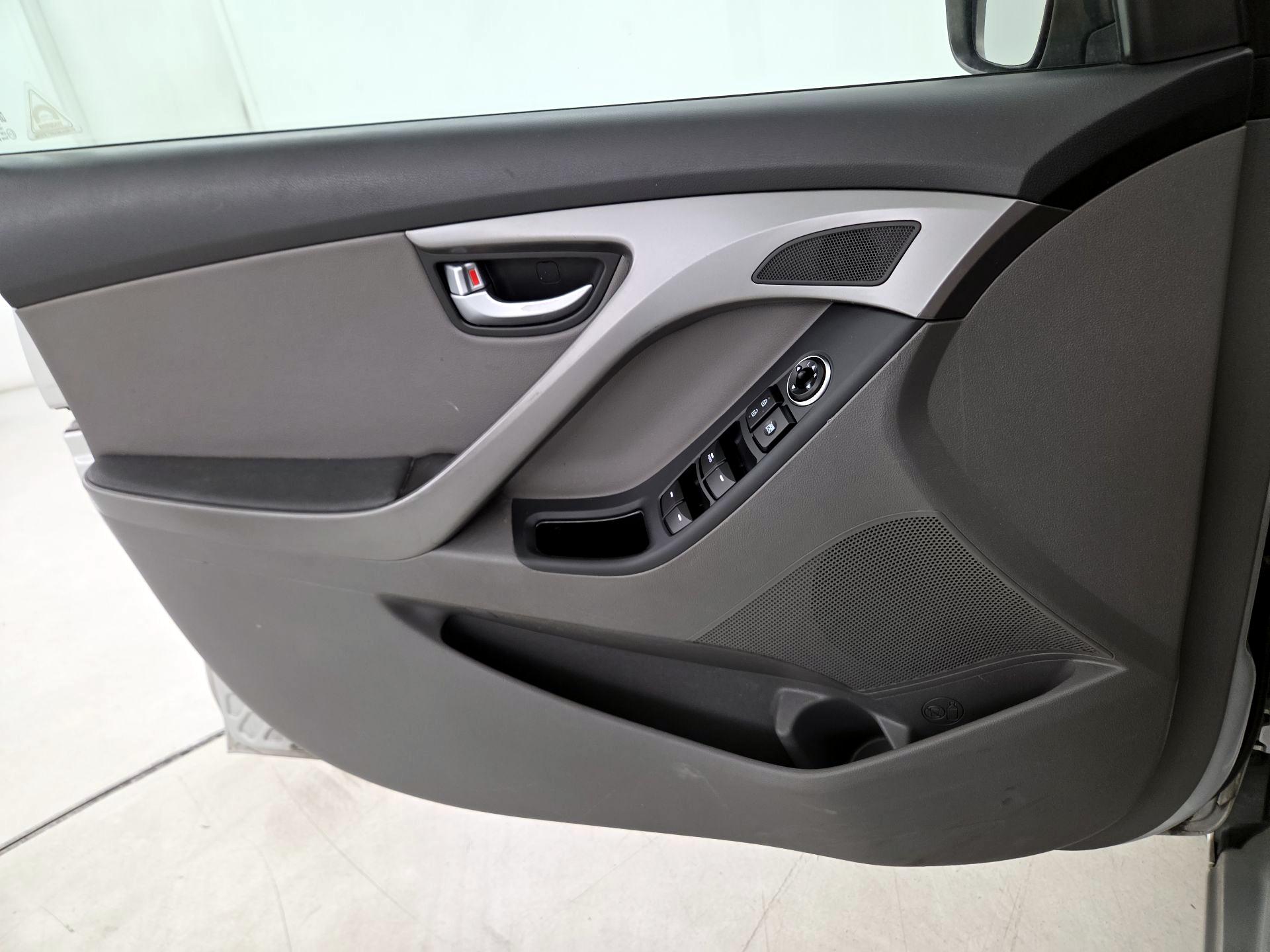 Thumbnail: 2015 Hyundai Elantra - 12
