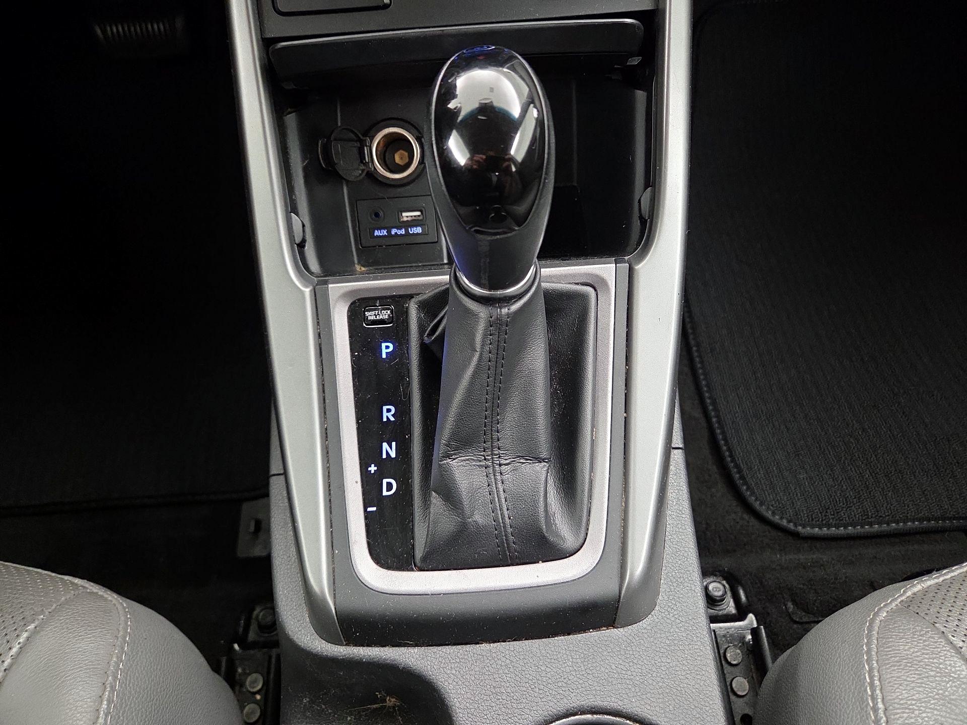 Thumbnail: 2015 Hyundai Elantra - 18