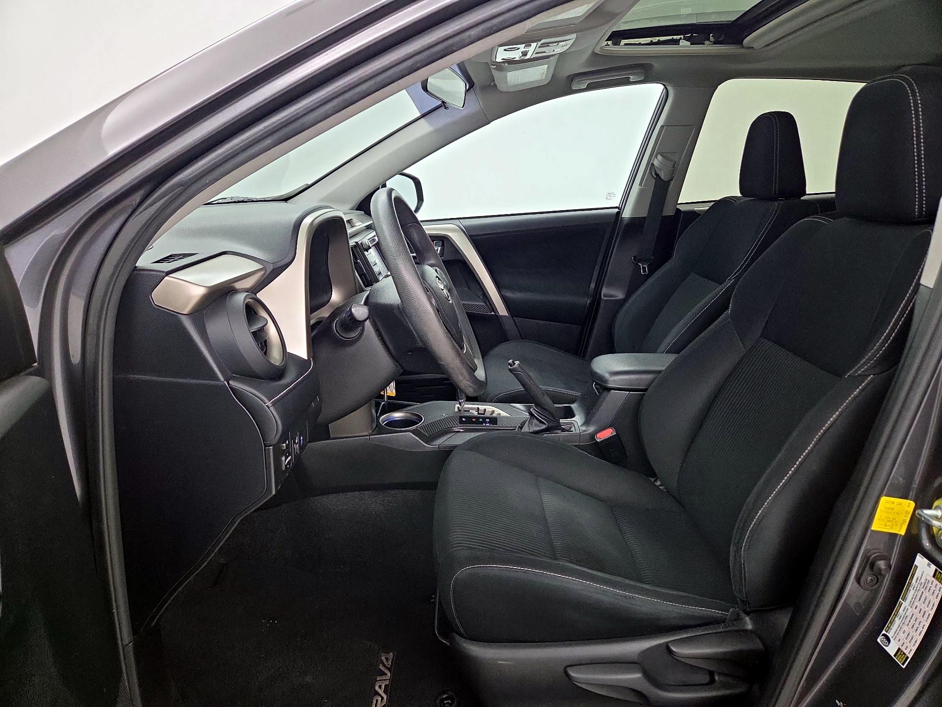 Thumbnail: 2015 Toyota RAV4 - 11