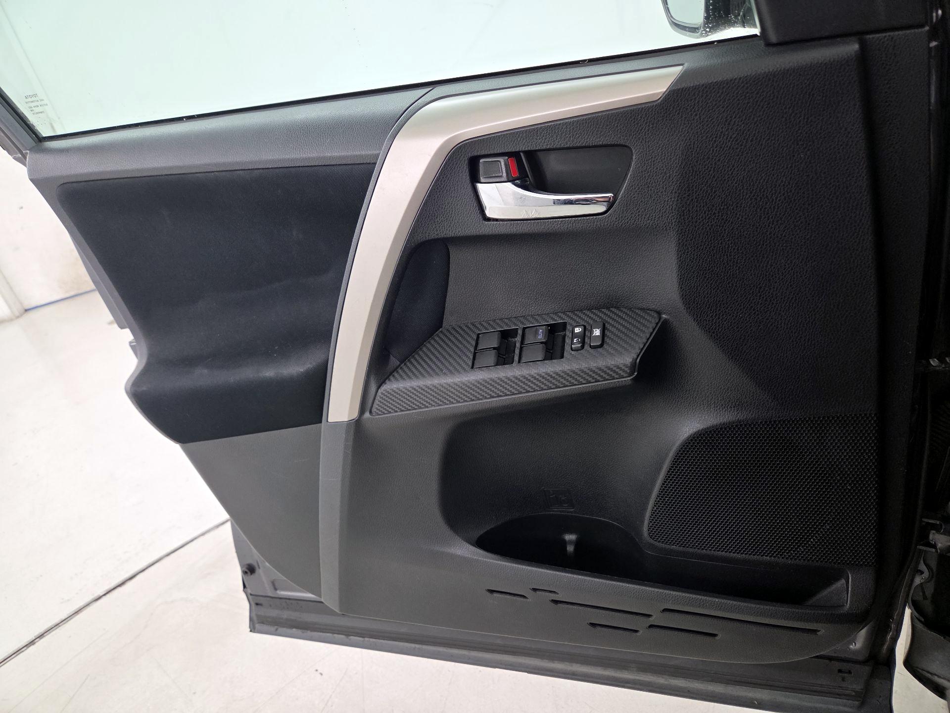 Thumbnail: 2015 Toyota RAV4 - 12