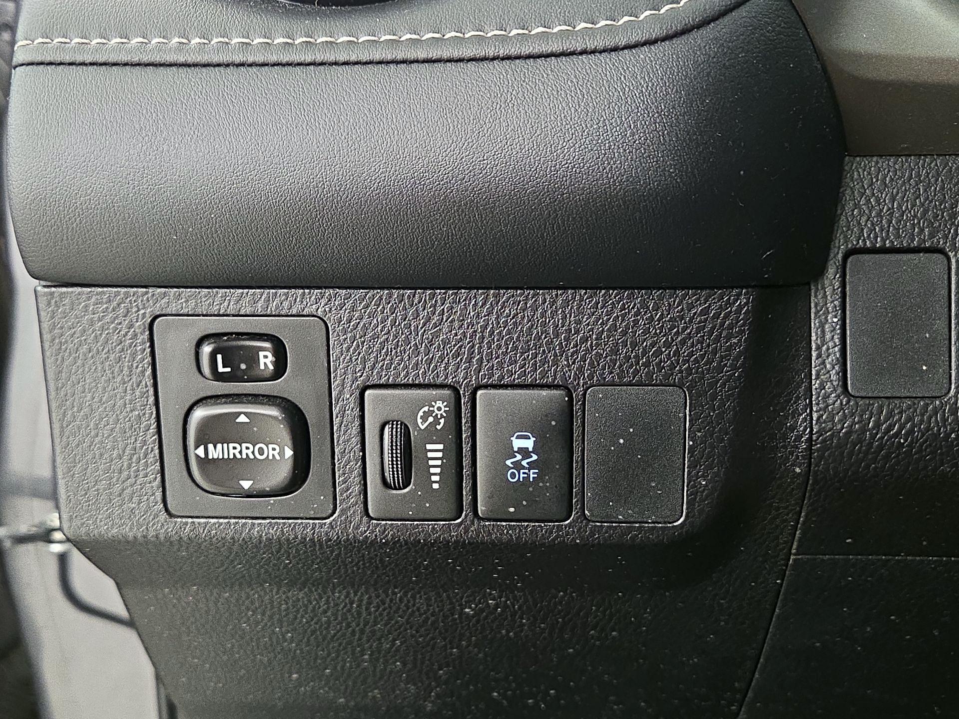 Thumbnail: 2015 Toyota RAV4 - 13