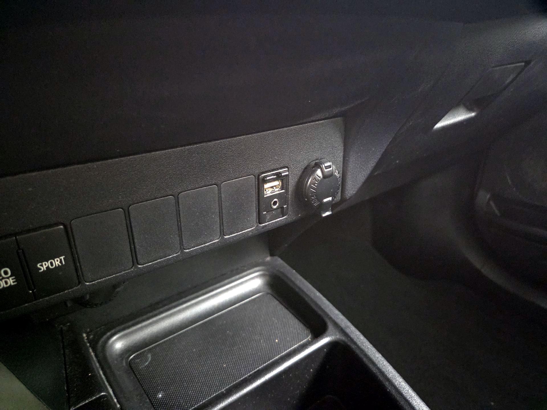 Thumbnail: 2015 Toyota RAV4 - 18