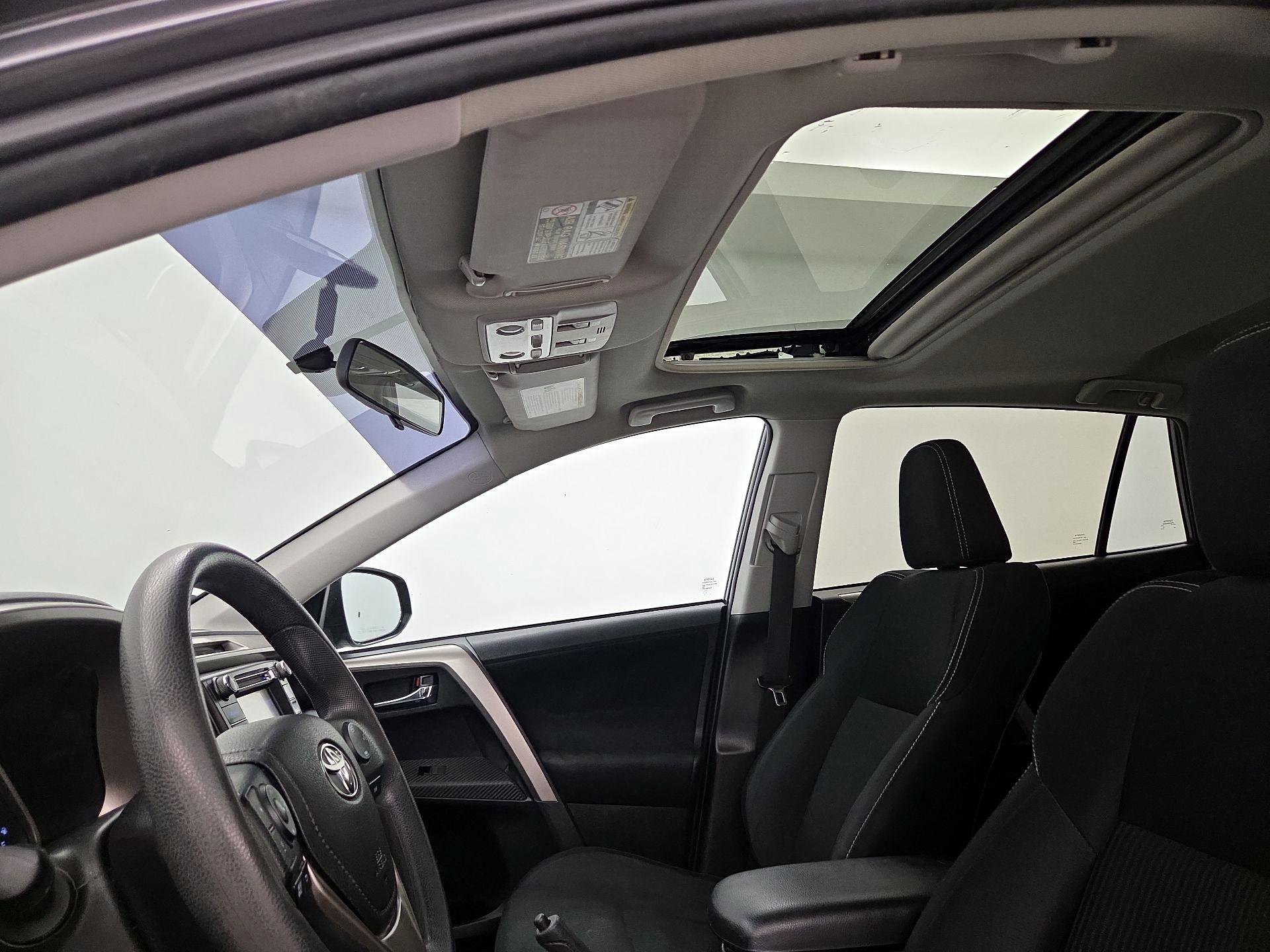 Thumbnail: 2015 Toyota RAV4 - 19