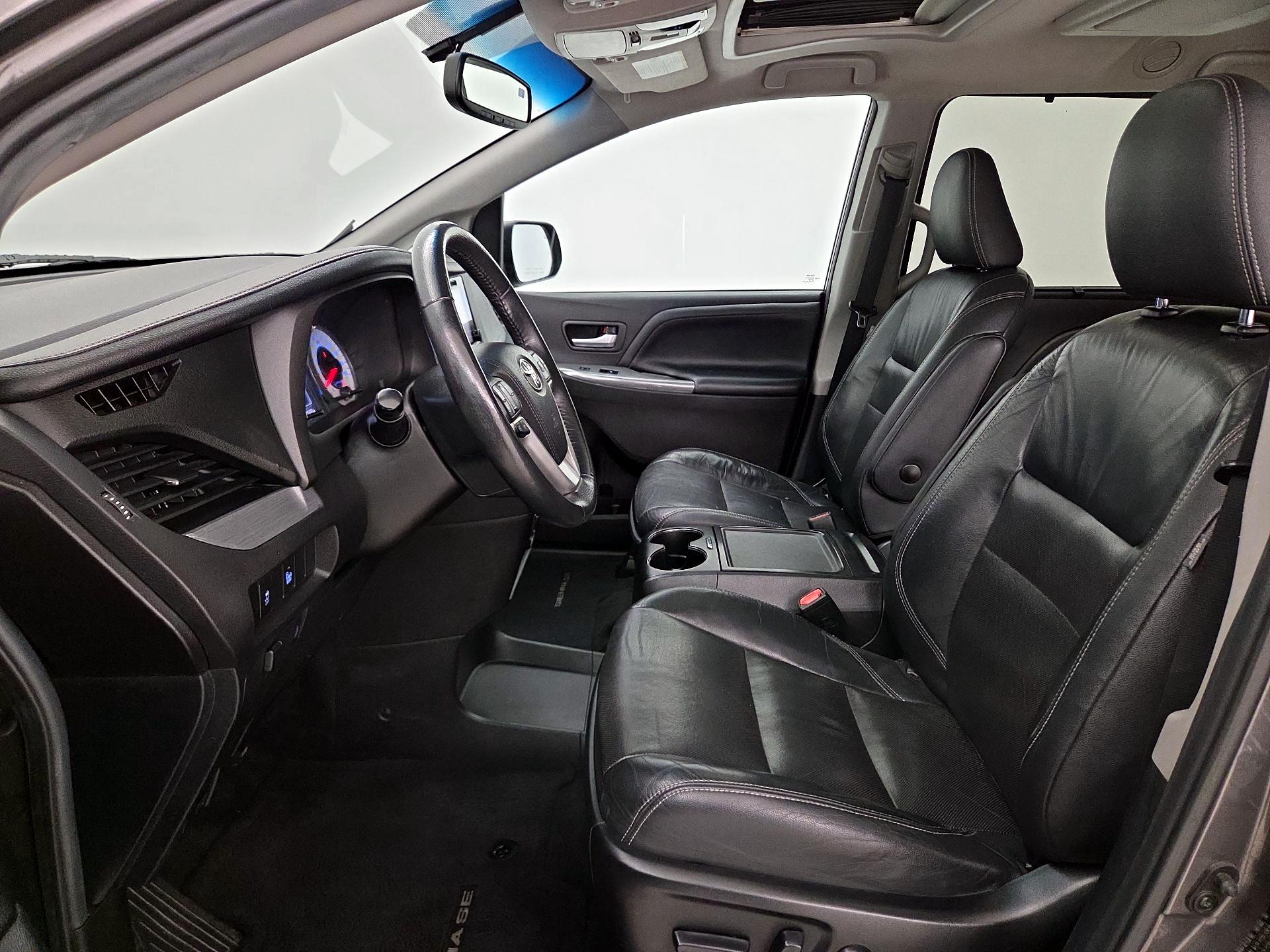 Thumbnail: 2017 Toyota Sienna - 11