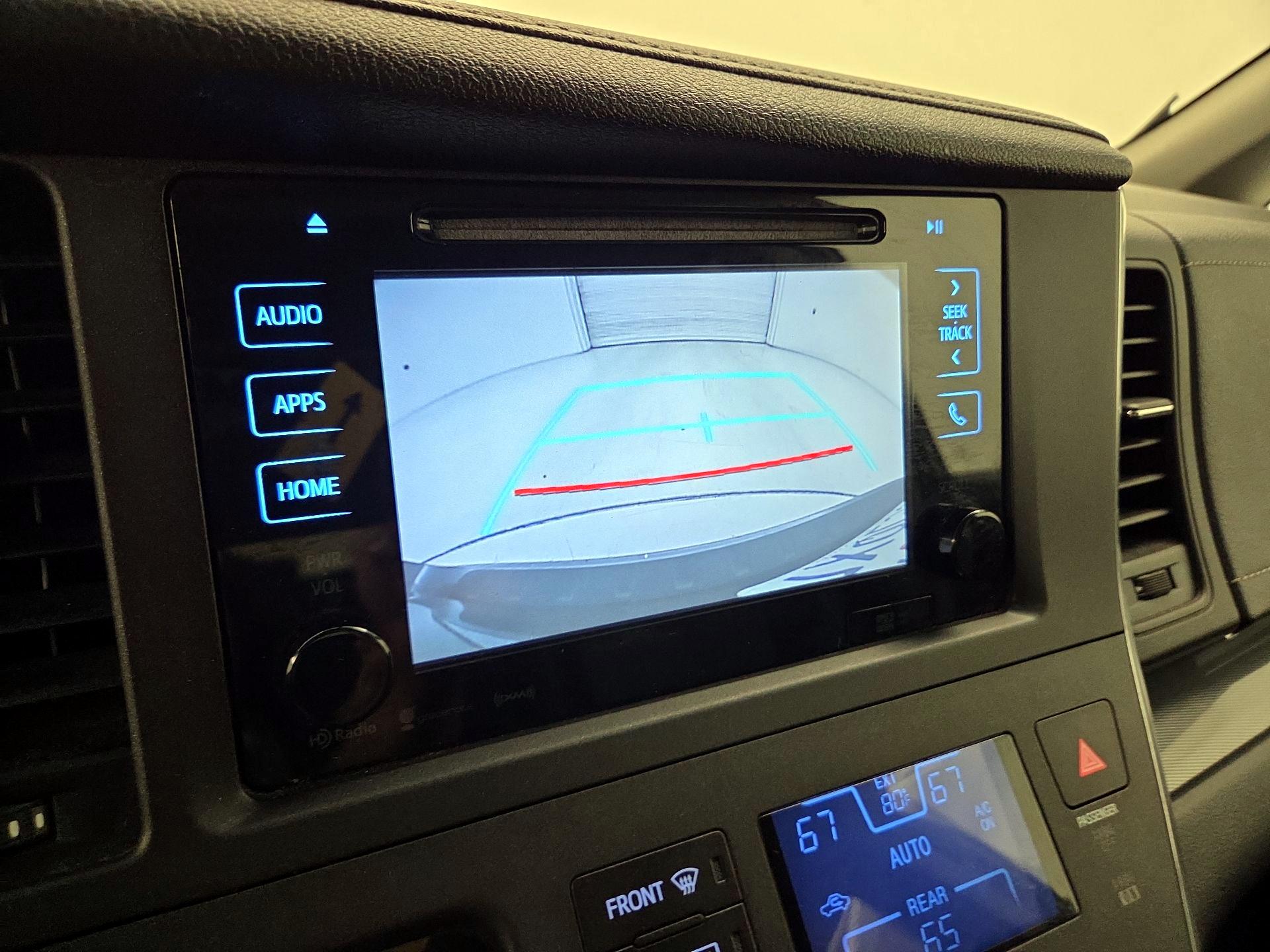 Thumbnail: 2017 Toyota Sienna - 15