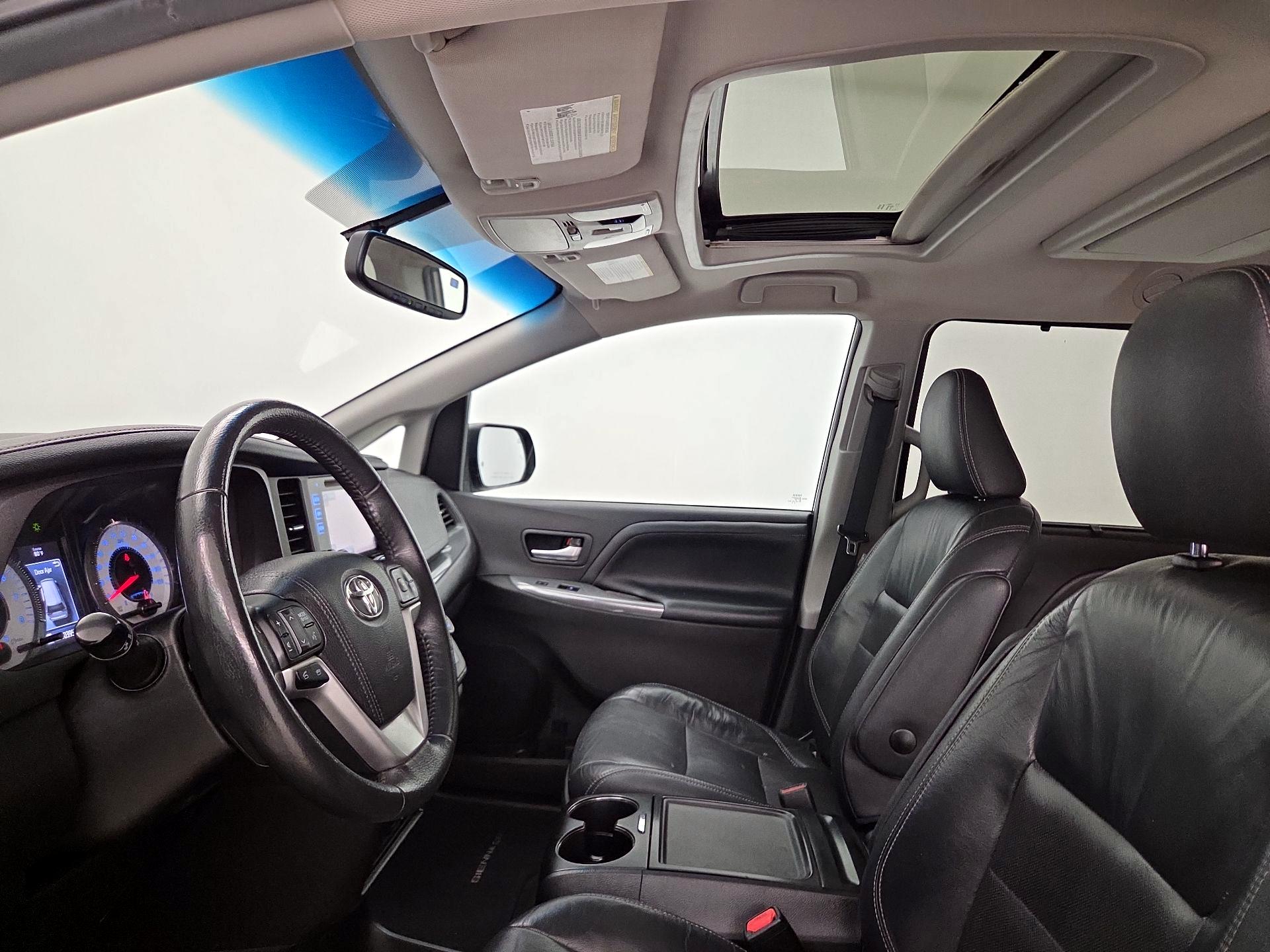 Thumbnail: 2017 Toyota Sienna - 20
