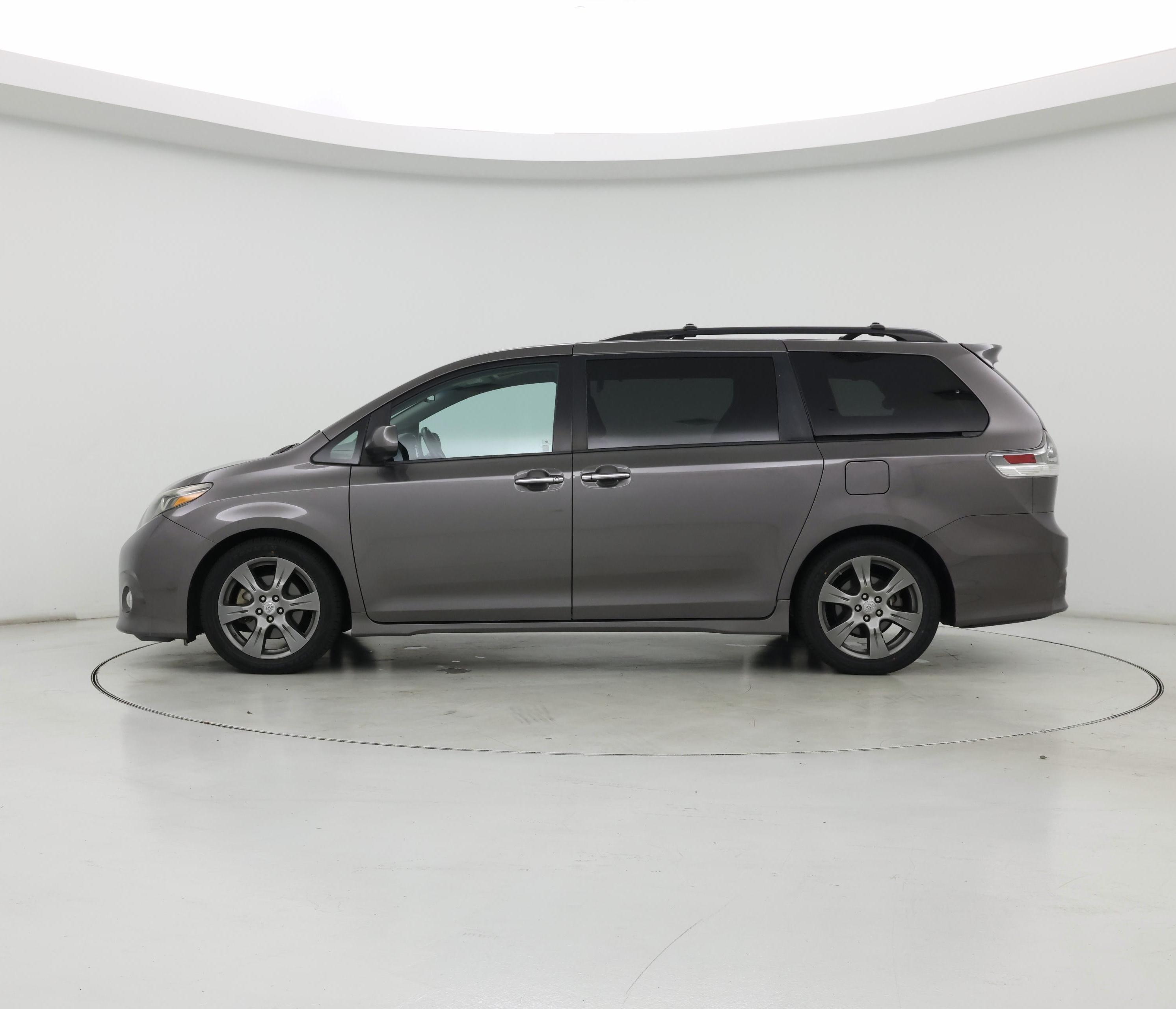 Thumbnail: 2017 Toyota Sienna - 3