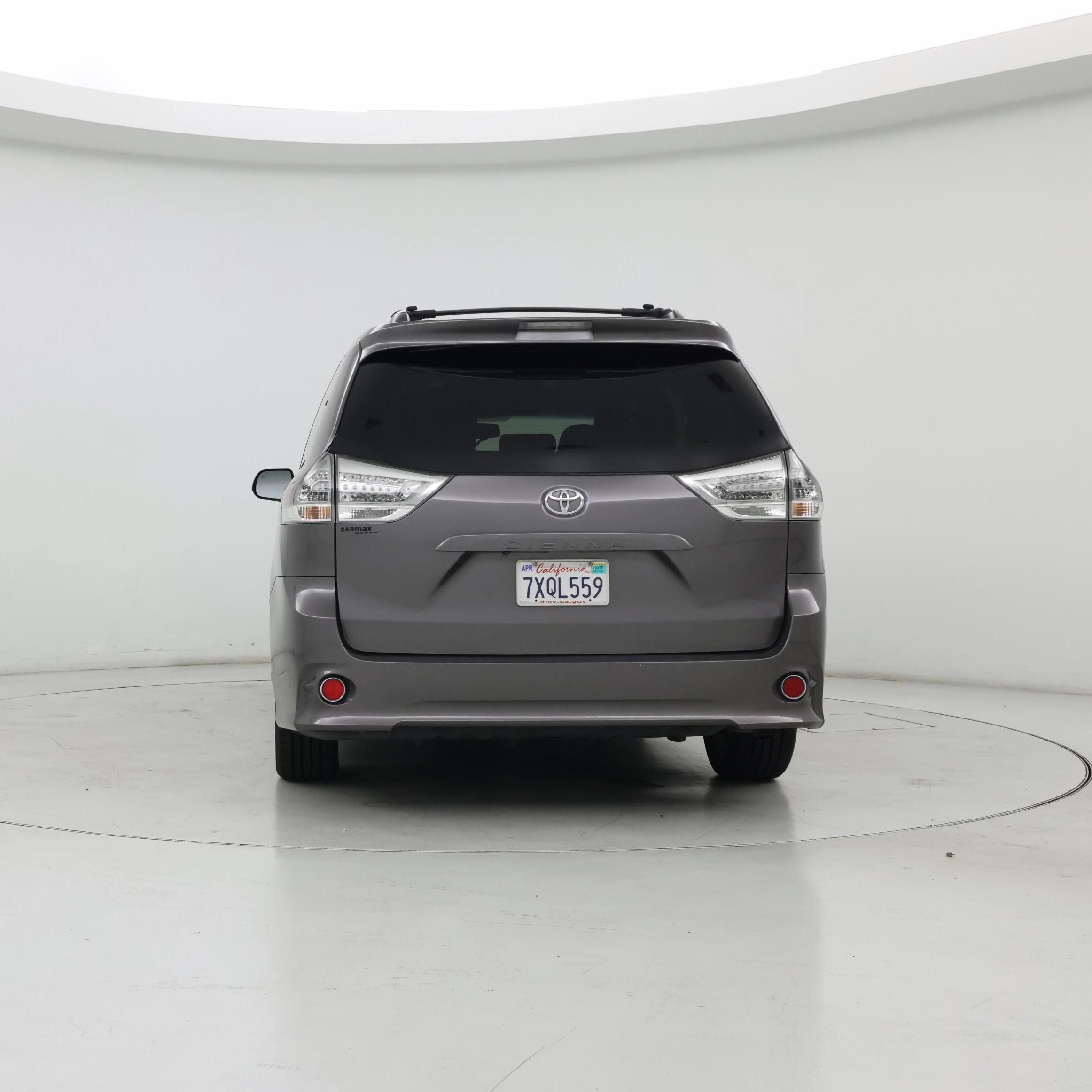 Thumbnail: 2017 Toyota Sienna - 6