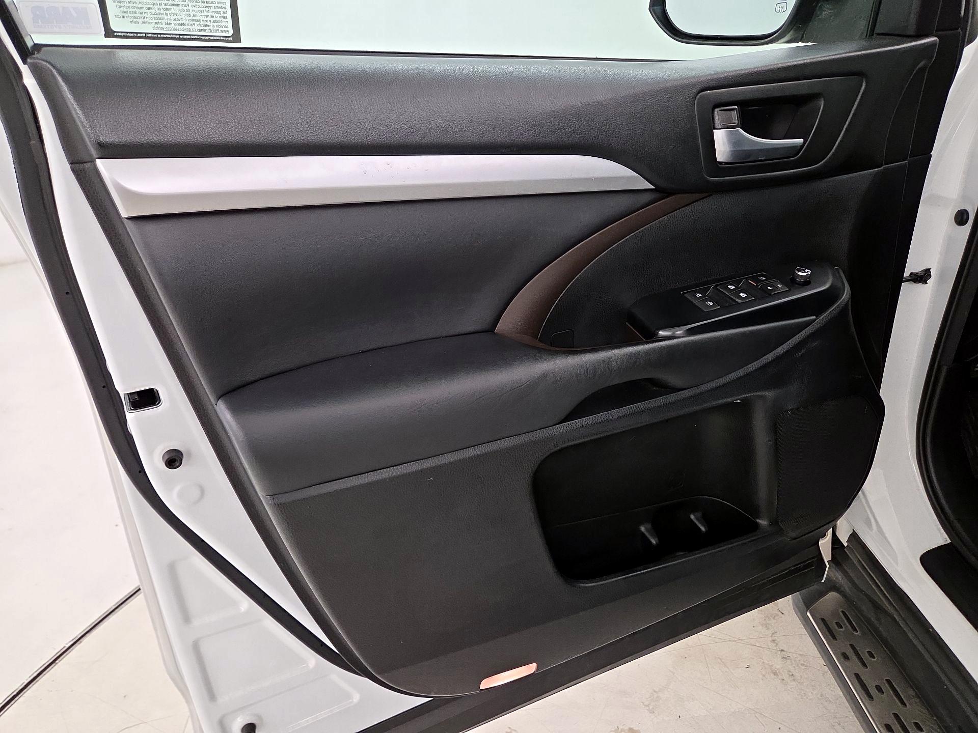 Thumbnail: 2018 Toyota Highlander - 12