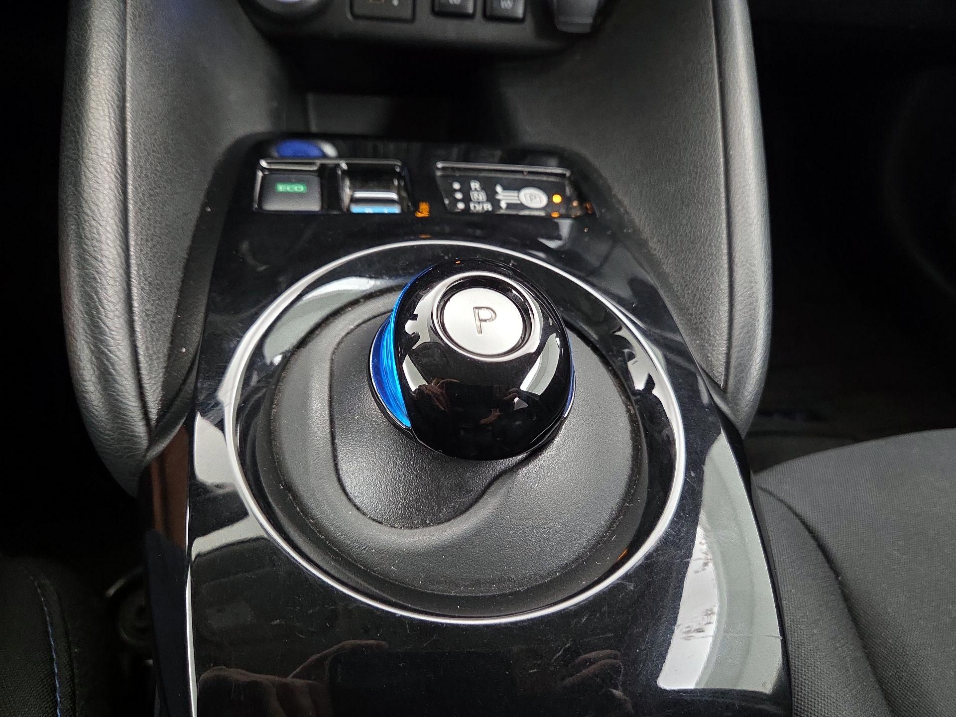 Thumbnail: 2022 Nissan Leaf - 18