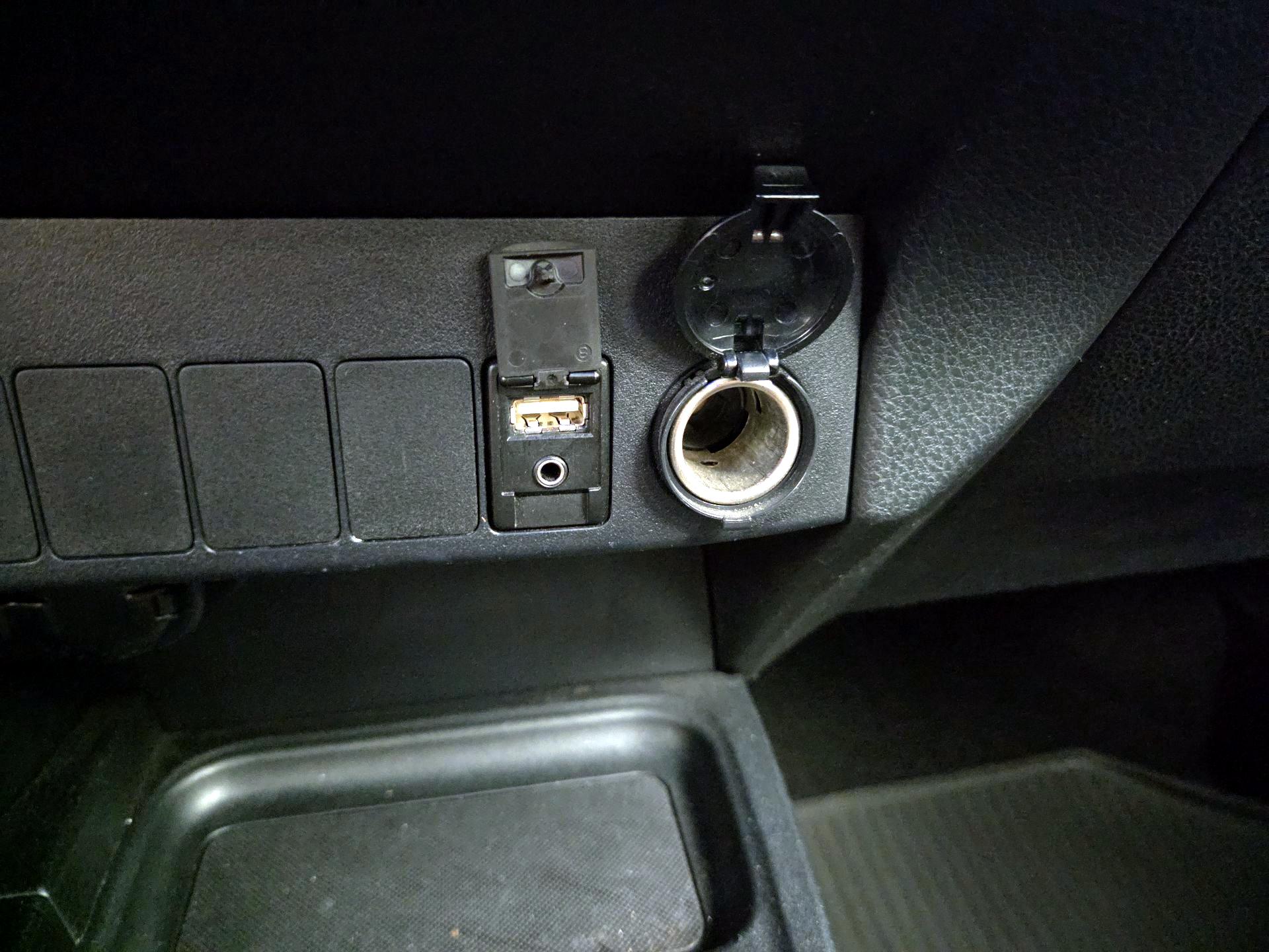 Thumbnail: 2018 Toyota RAV4 - 18