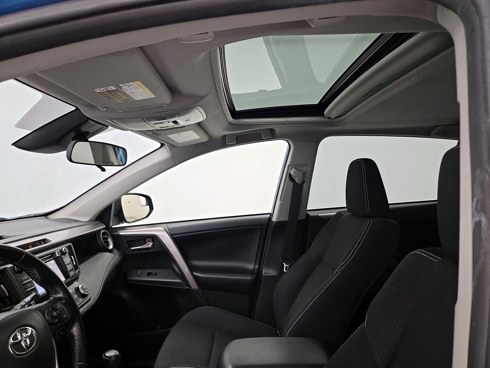 Thumbnail: 2018 Toyota RAV4 - 19
