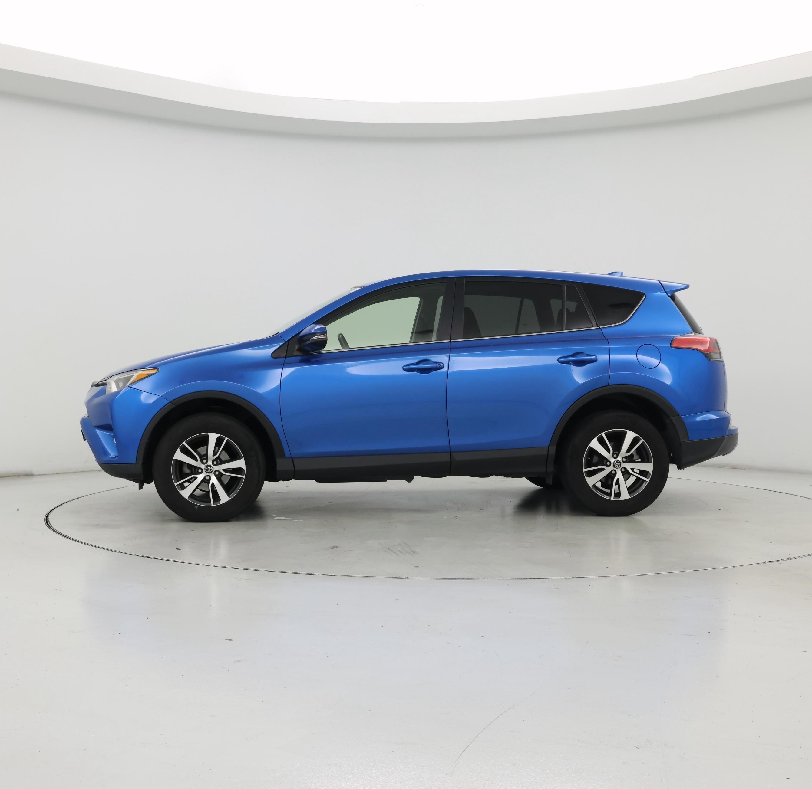 Thumbnail: 2018 Toyota RAV4 - 3