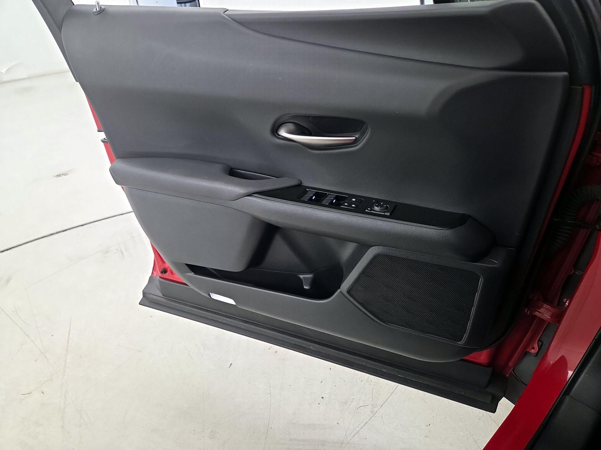 Thumbnail: 2021 Lexus UX - 12