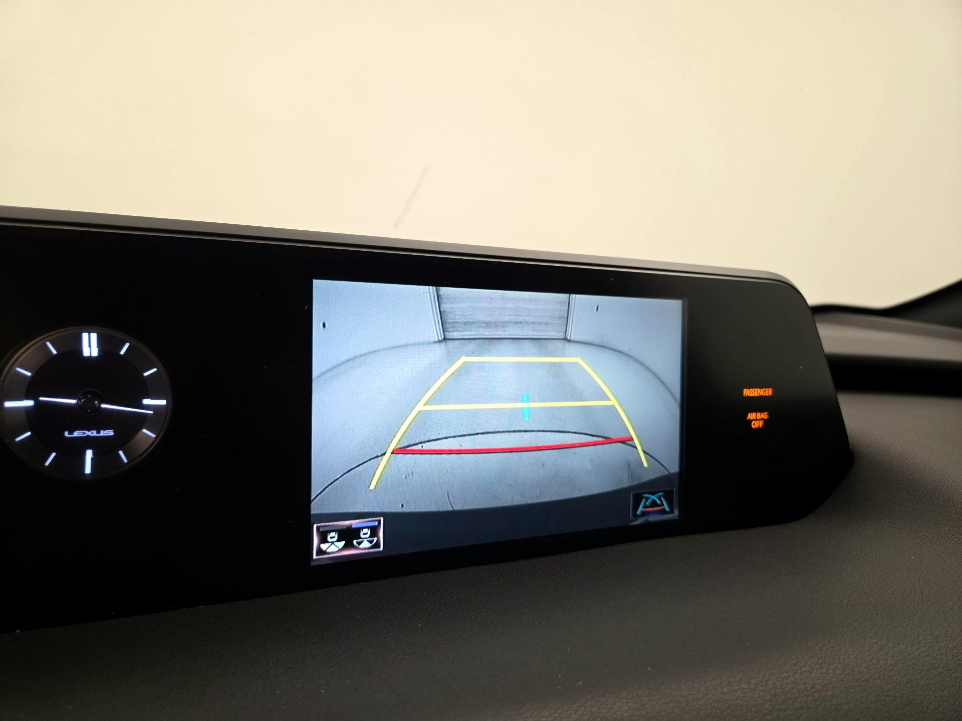 Thumbnail: 2021 Lexus UX - 14