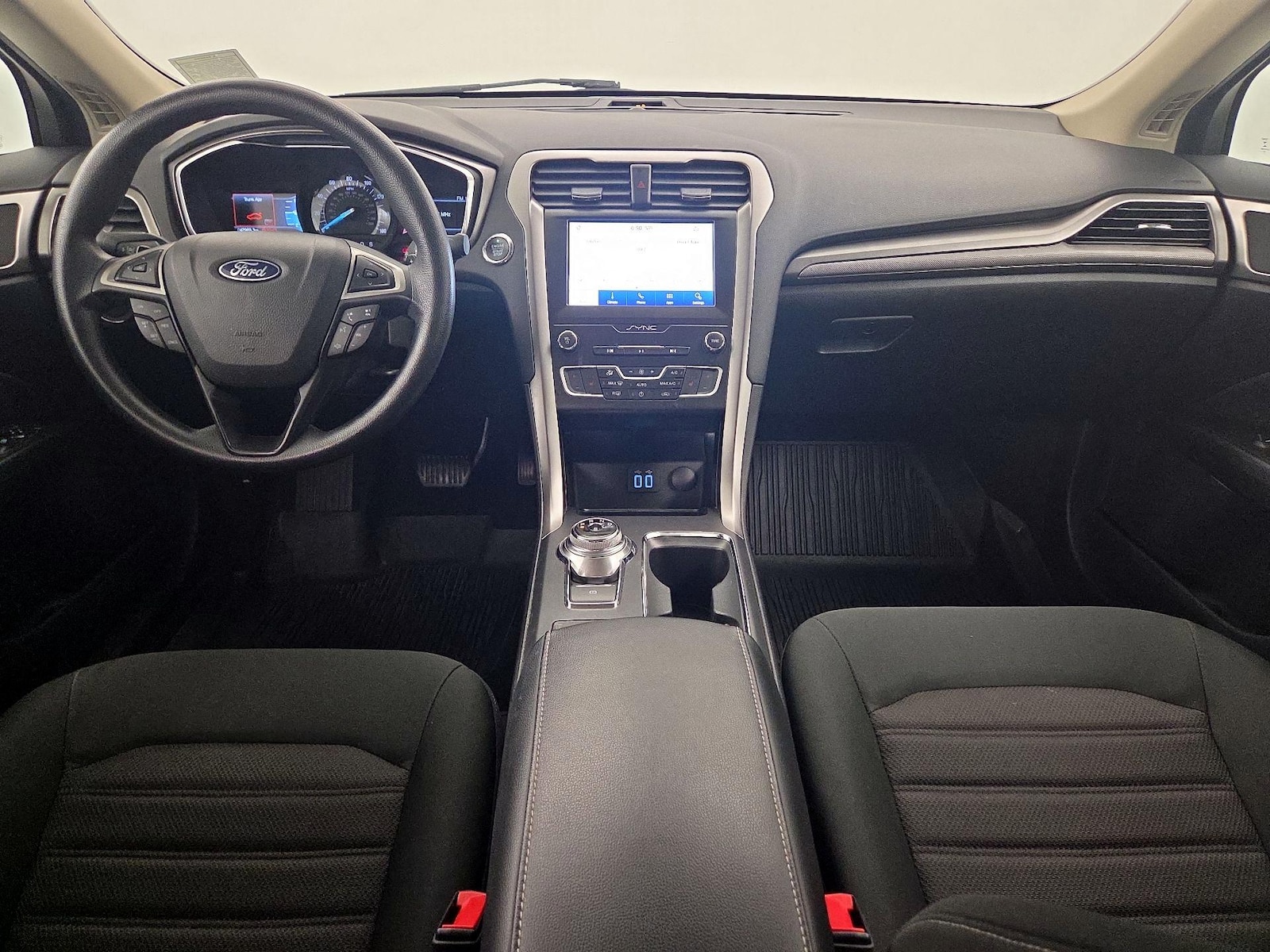 2020 Ford Fusion SE - Photo 10