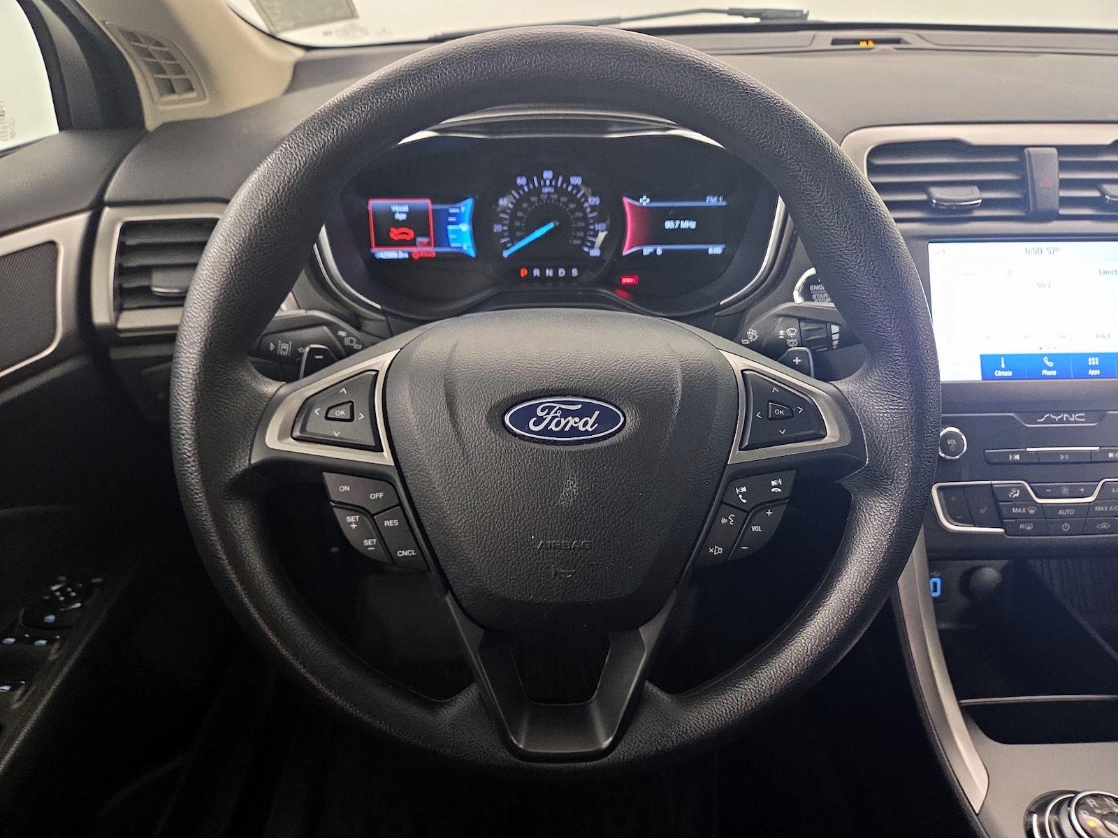 2020 Ford Fusion SE - Photo 11