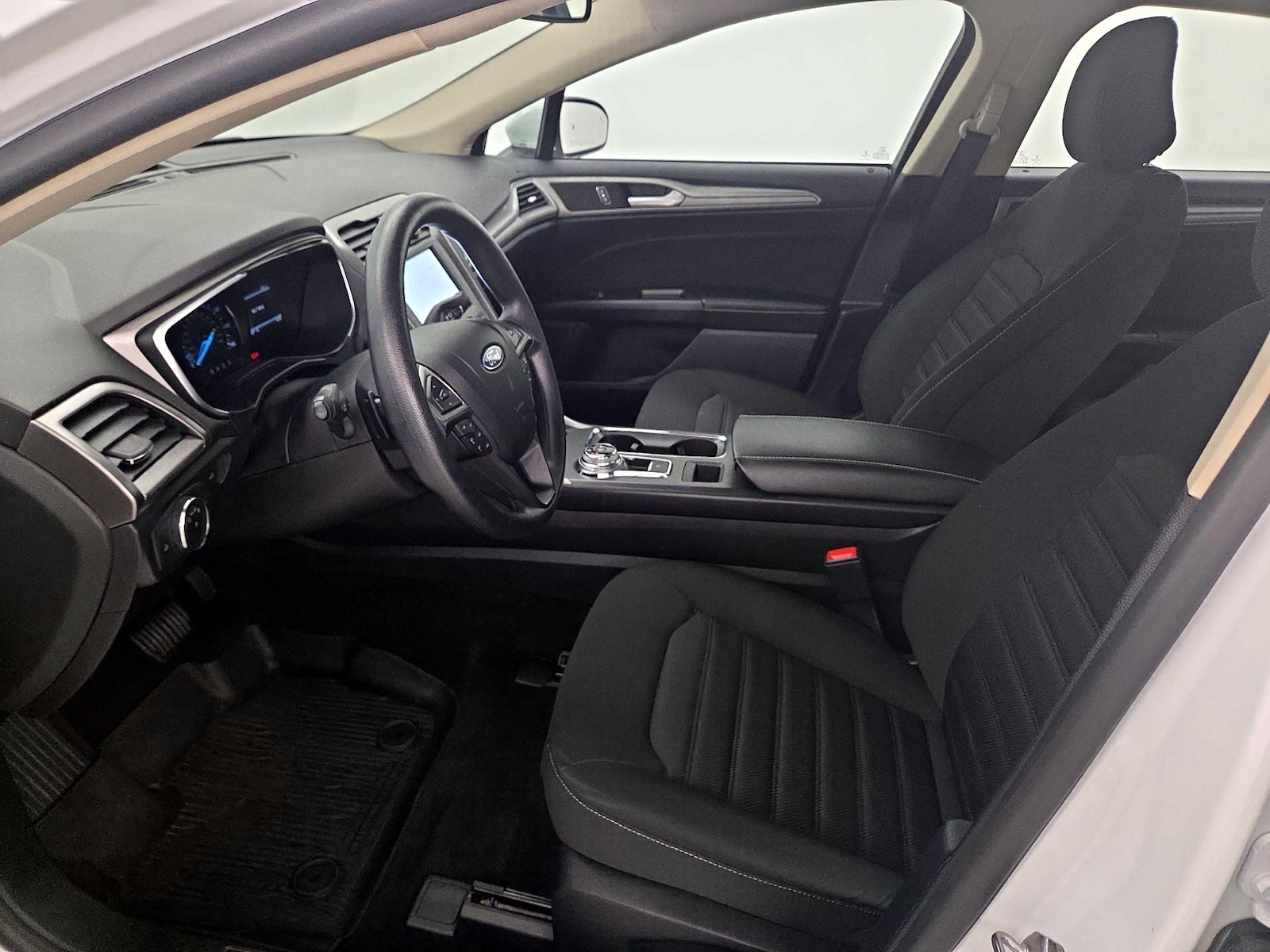 2020 Ford Fusion SE - Photo 12