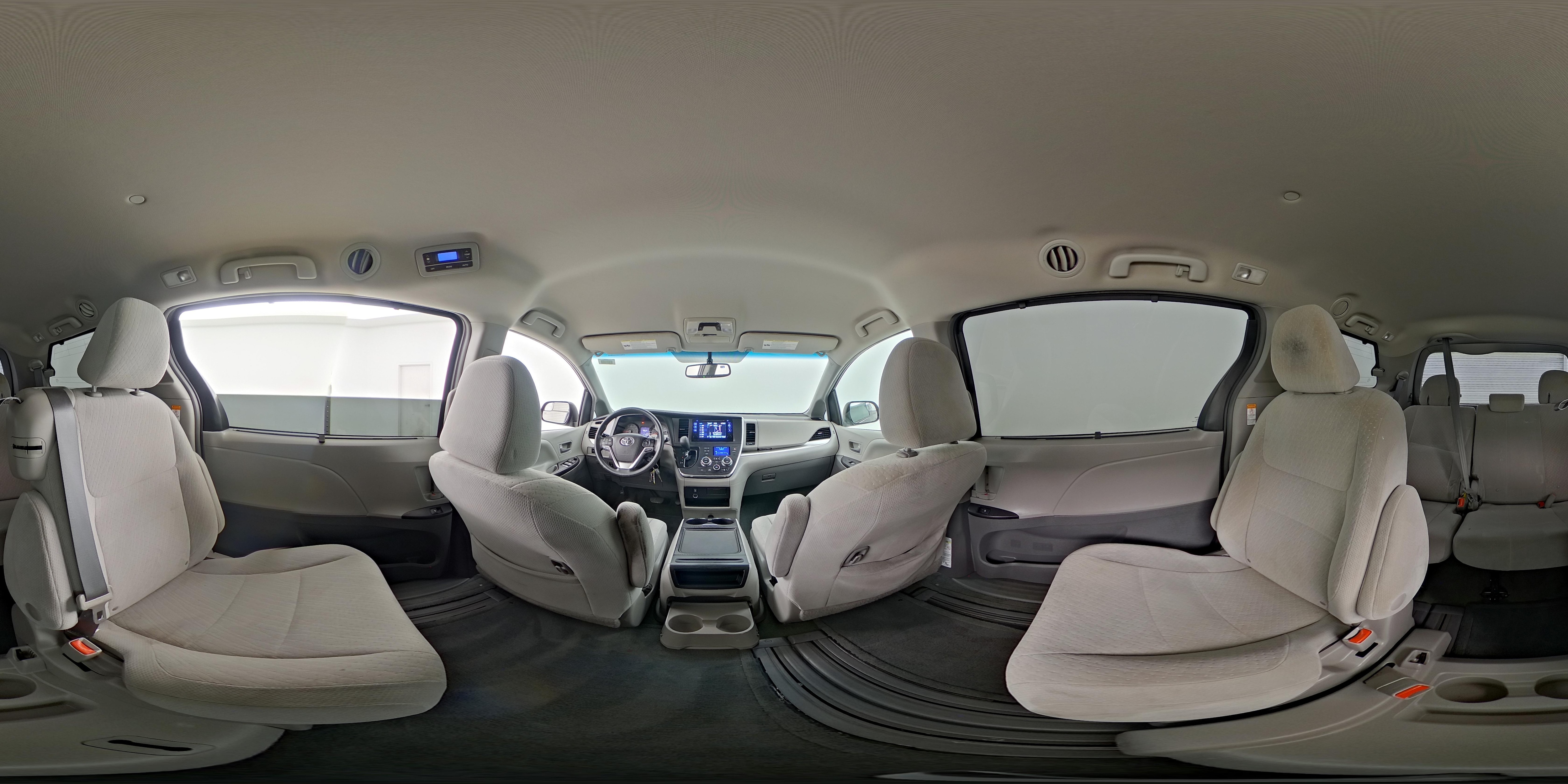 2016 Toyota Sienna LE - Photo 27