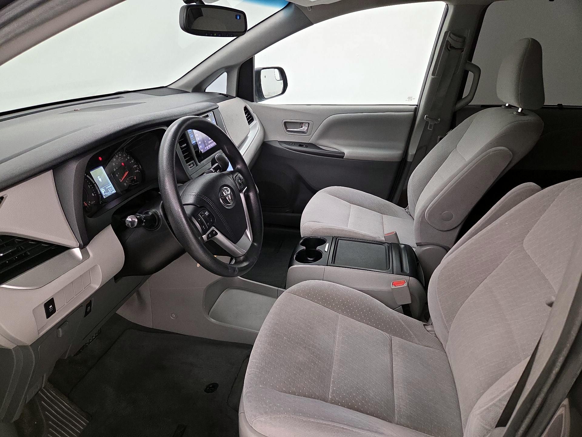 Thumbnail: 2016 Toyota Sienna - 11