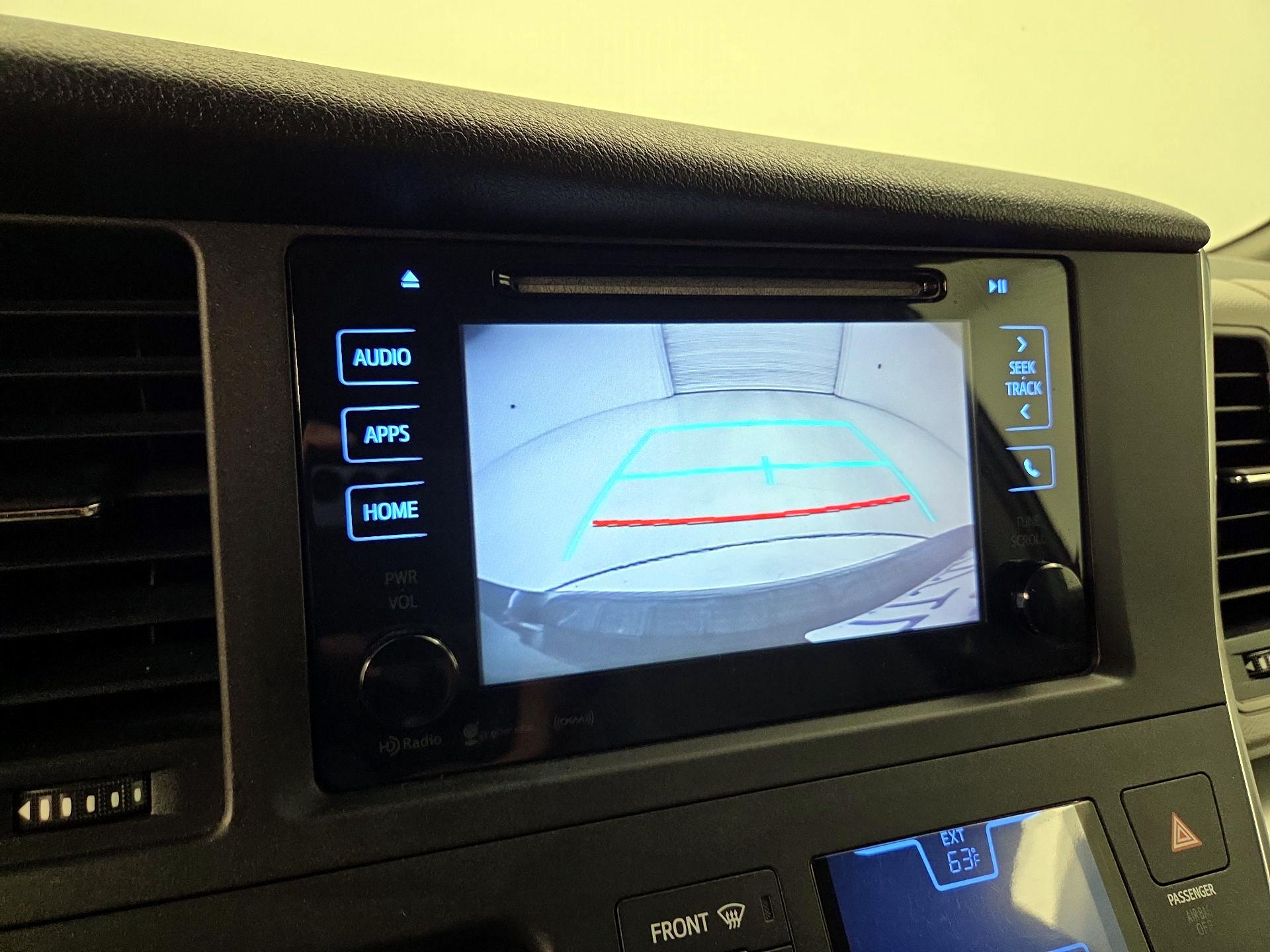Thumbnail: 2016 Toyota Sienna - 14