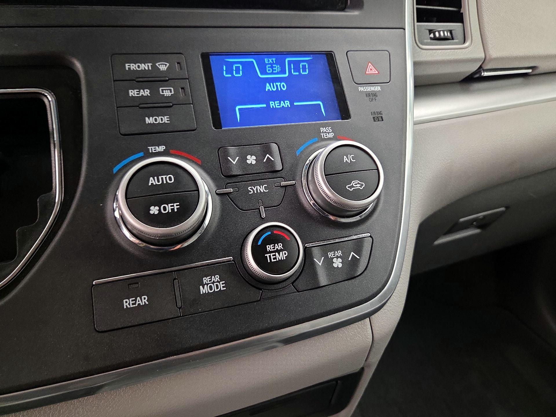 Thumbnail: 2016 Toyota Sienna - 16