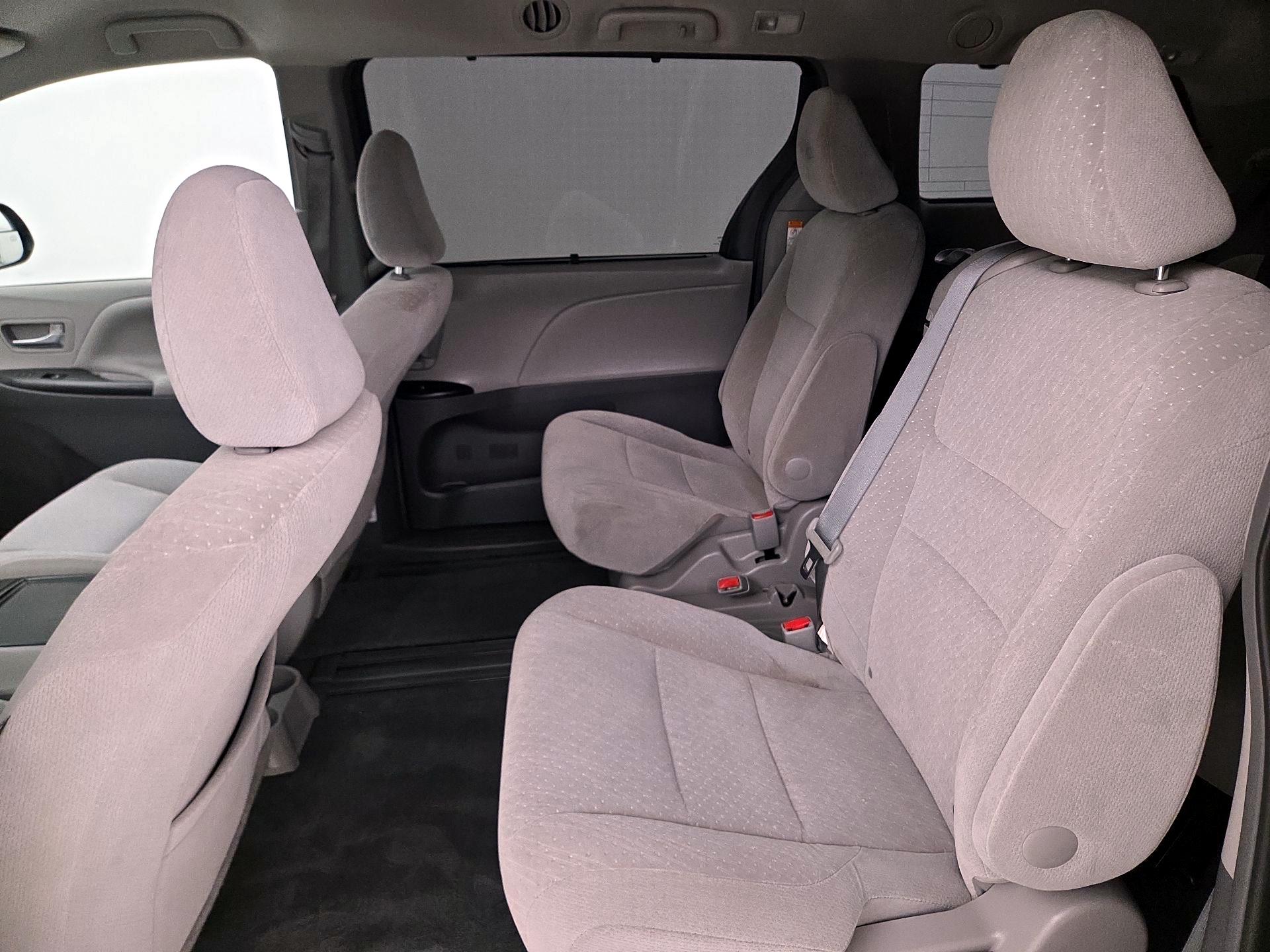 Thumbnail: 2016 Toyota Sienna - 19