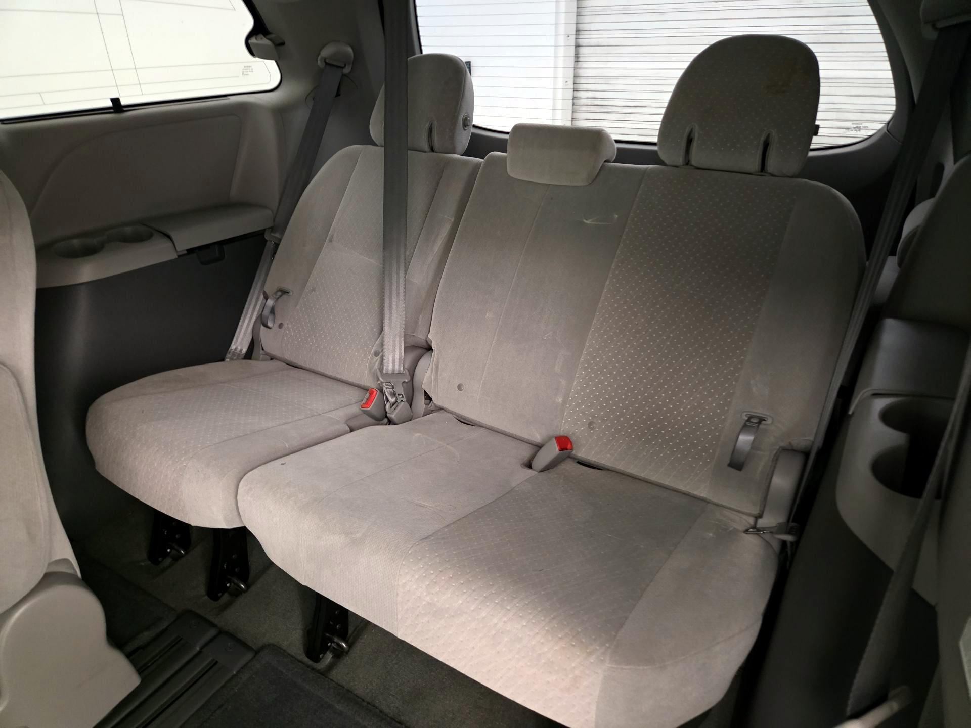 Thumbnail: 2016 Toyota Sienna - 20