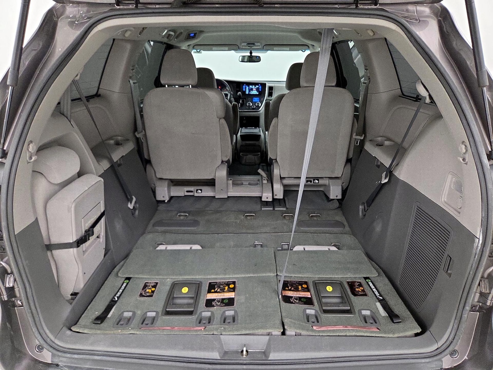 2016 Toyota Sienna LE - Photo 23