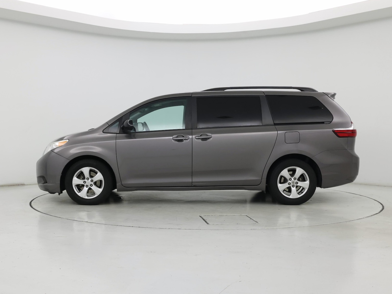 2016 Toyota Sienna LE - Photo 4