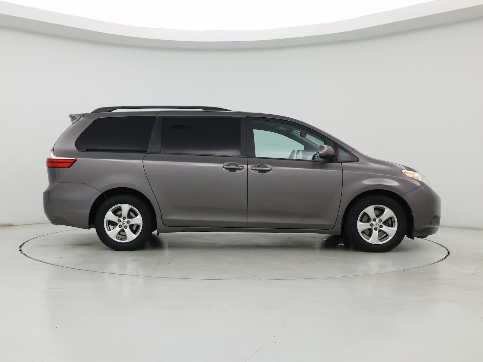 2016 Toyota Sienna LE - Photo 8