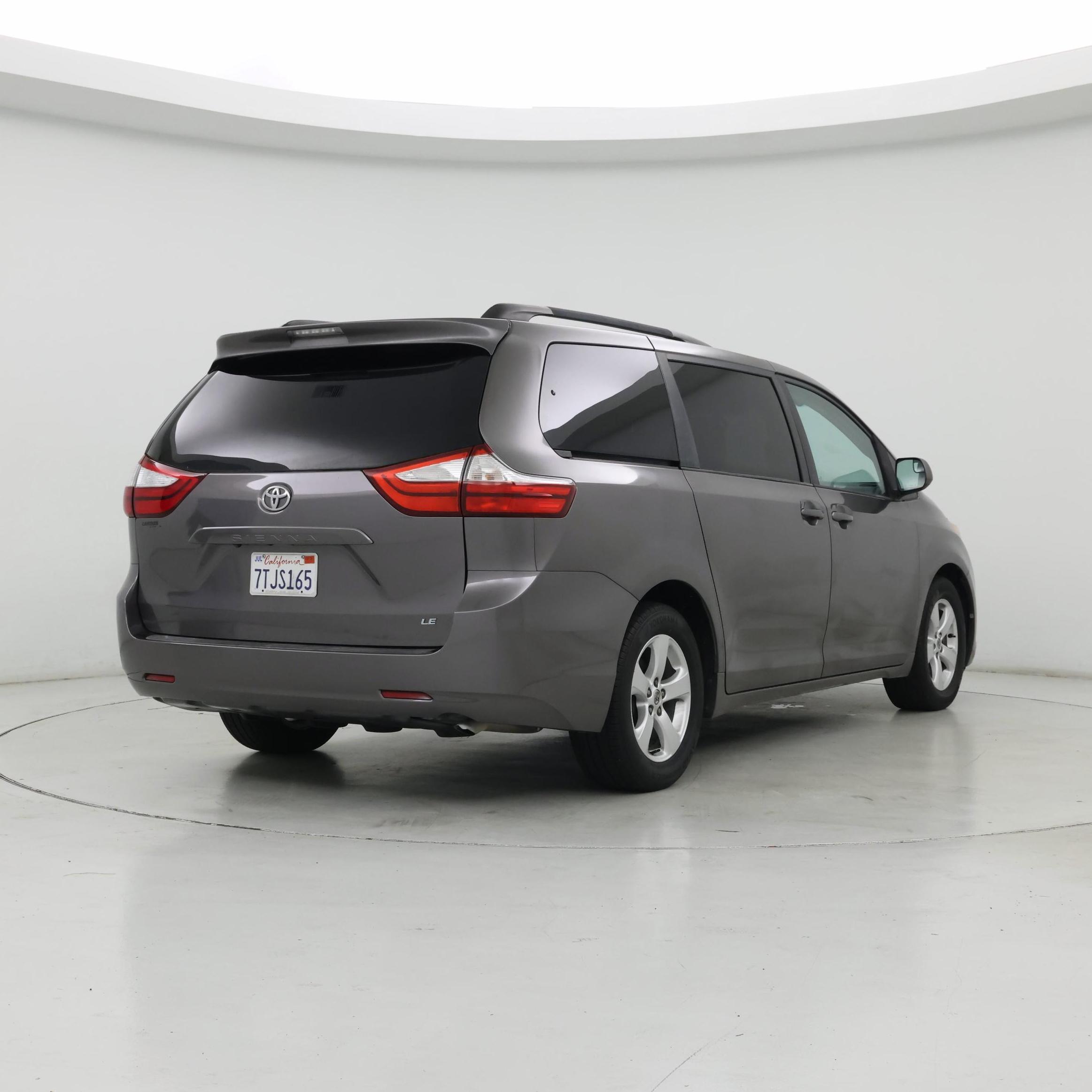 Thumbnail: 2016 Toyota Sienna - 8