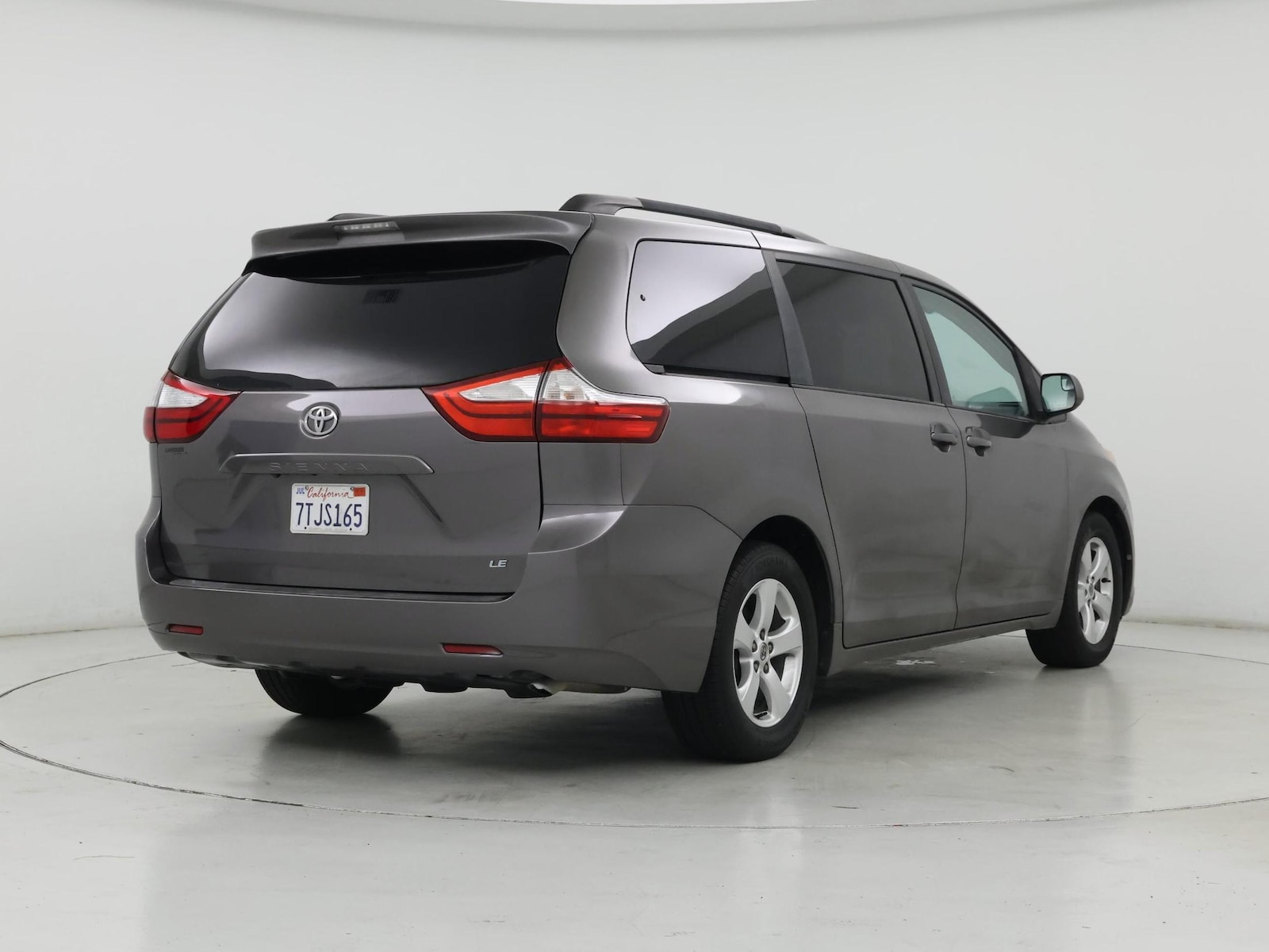 2016 Toyota Sienna LE - Photo 9