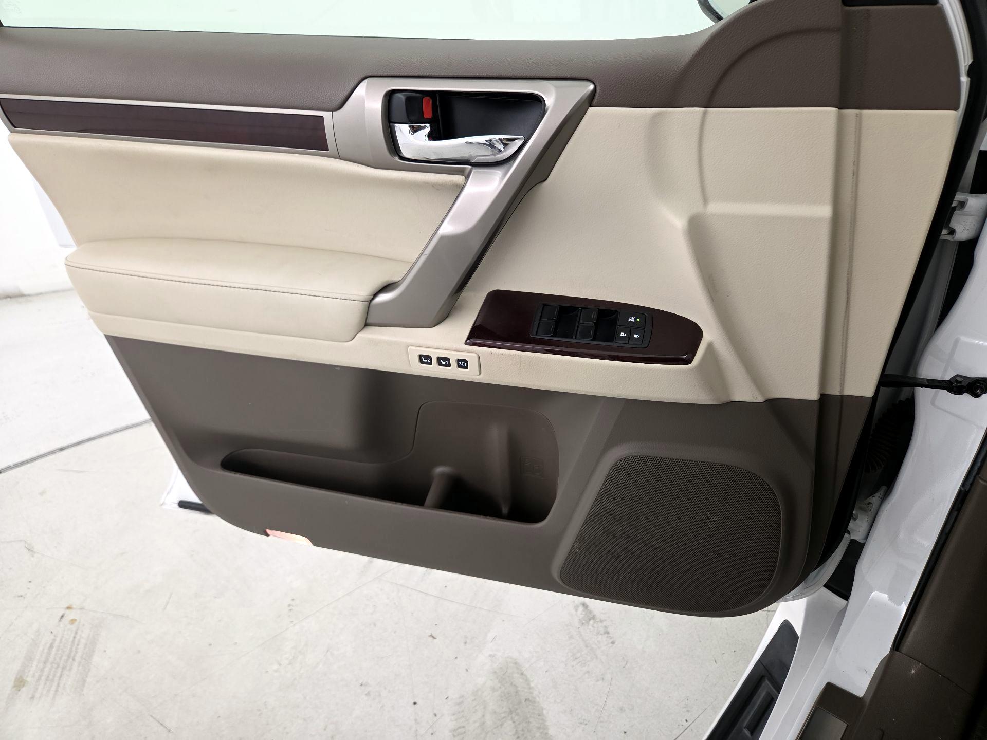 Thumbnail: 2016 Lexus GX - 12